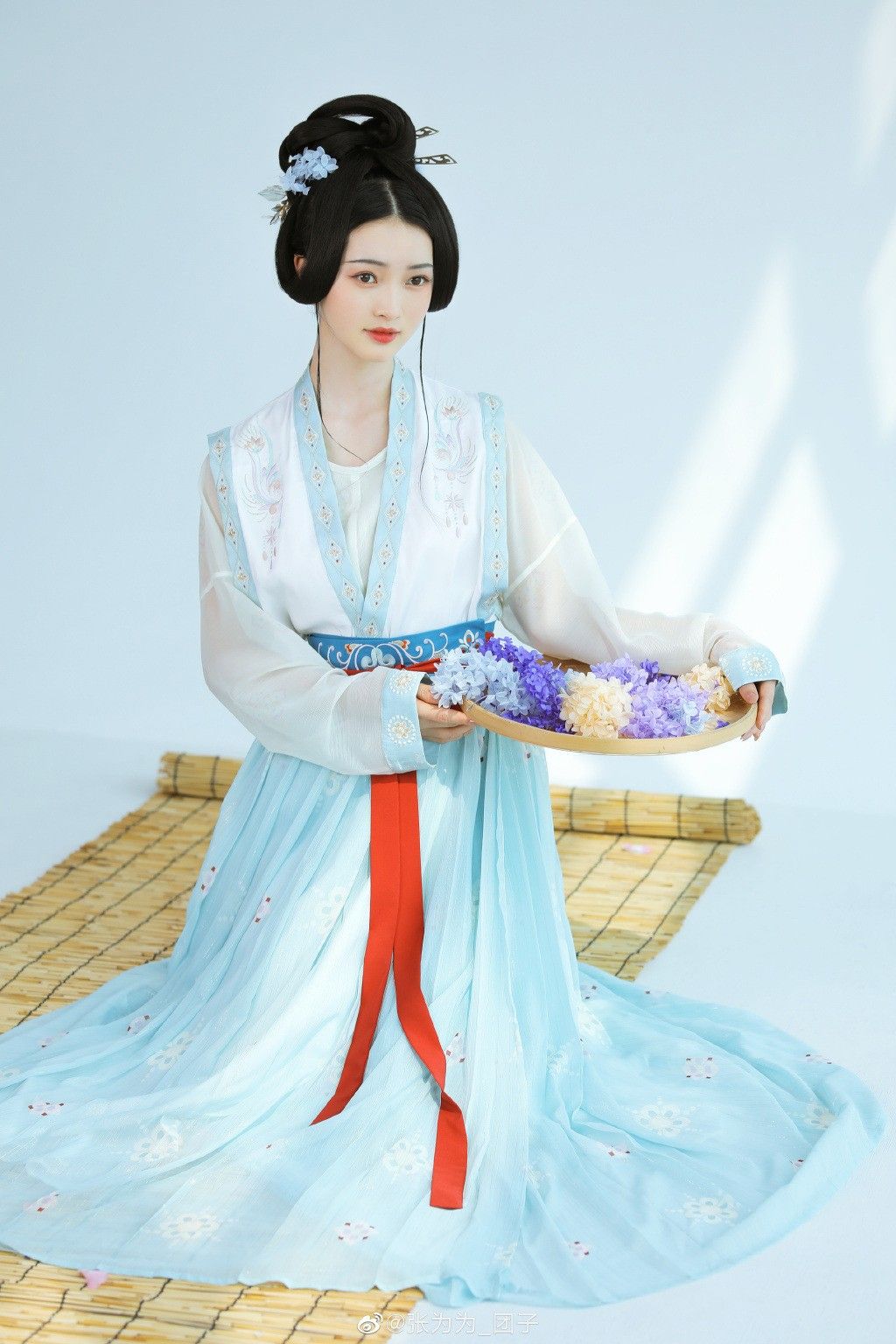 The Long-Style Cheongsam with Fish Tail Skirt:A Blend of Tradition and Modern Elegance The Long-Style Cheongsam with Fish Tail Skirt:A Blend of Tradition and Modern Elegance