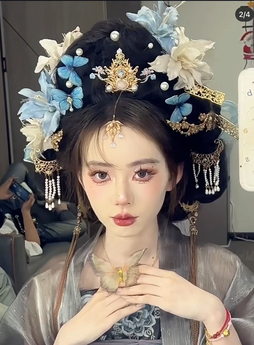 The Traditional Charm of Ma Faced Skirt in Chinese Engagement Ceremony Gowns The Traditional Charm of Ma Faced Skirt in Chinese Engagement Ceremony Gowns