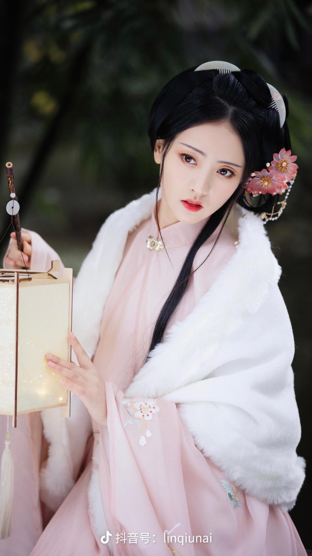 Embracing the Charm of Short-Stature Cheongsam:A Fashion Journey Embracing the Charm of Short-Stature Cheongsam:A Fashion Journey