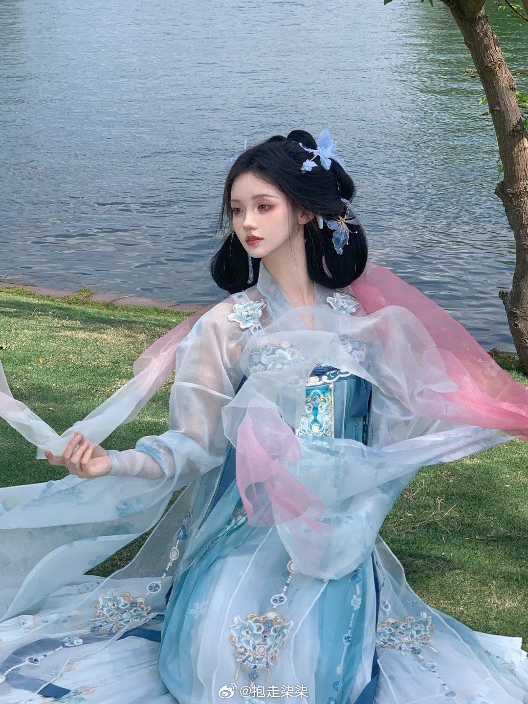 The Youthful Charm of Blue Hanfu:A Journey into Traditional Chinese Elegance The Youthful Charm of Blue Hanfu:A Journey into Traditional Chinese Elegance