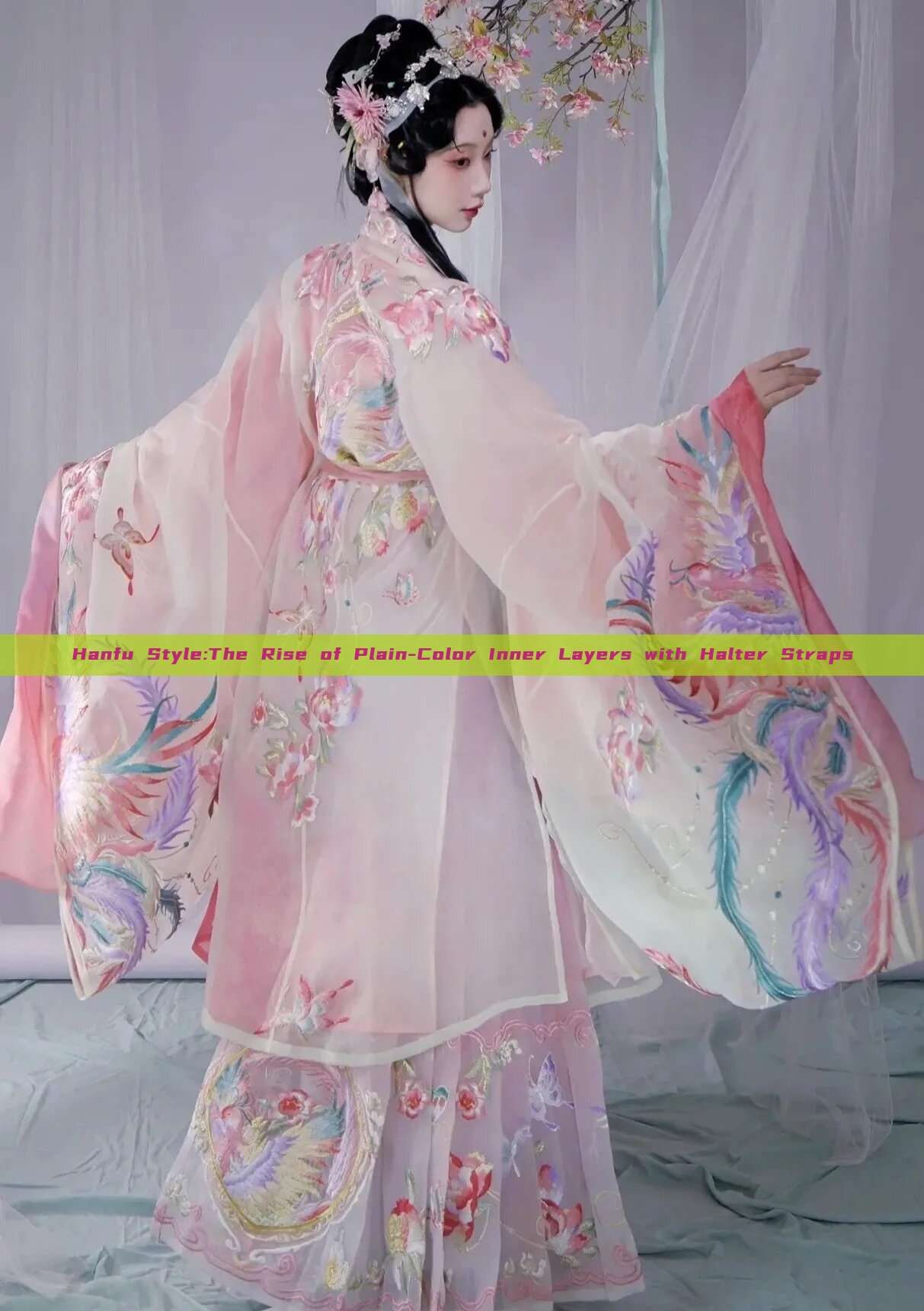 Hanfu Style:The Rise of Plain-Color Inner Layers with Halter Straps Hanfu Style:The Rise of Plain-Color Inner Layers with Halter Straps