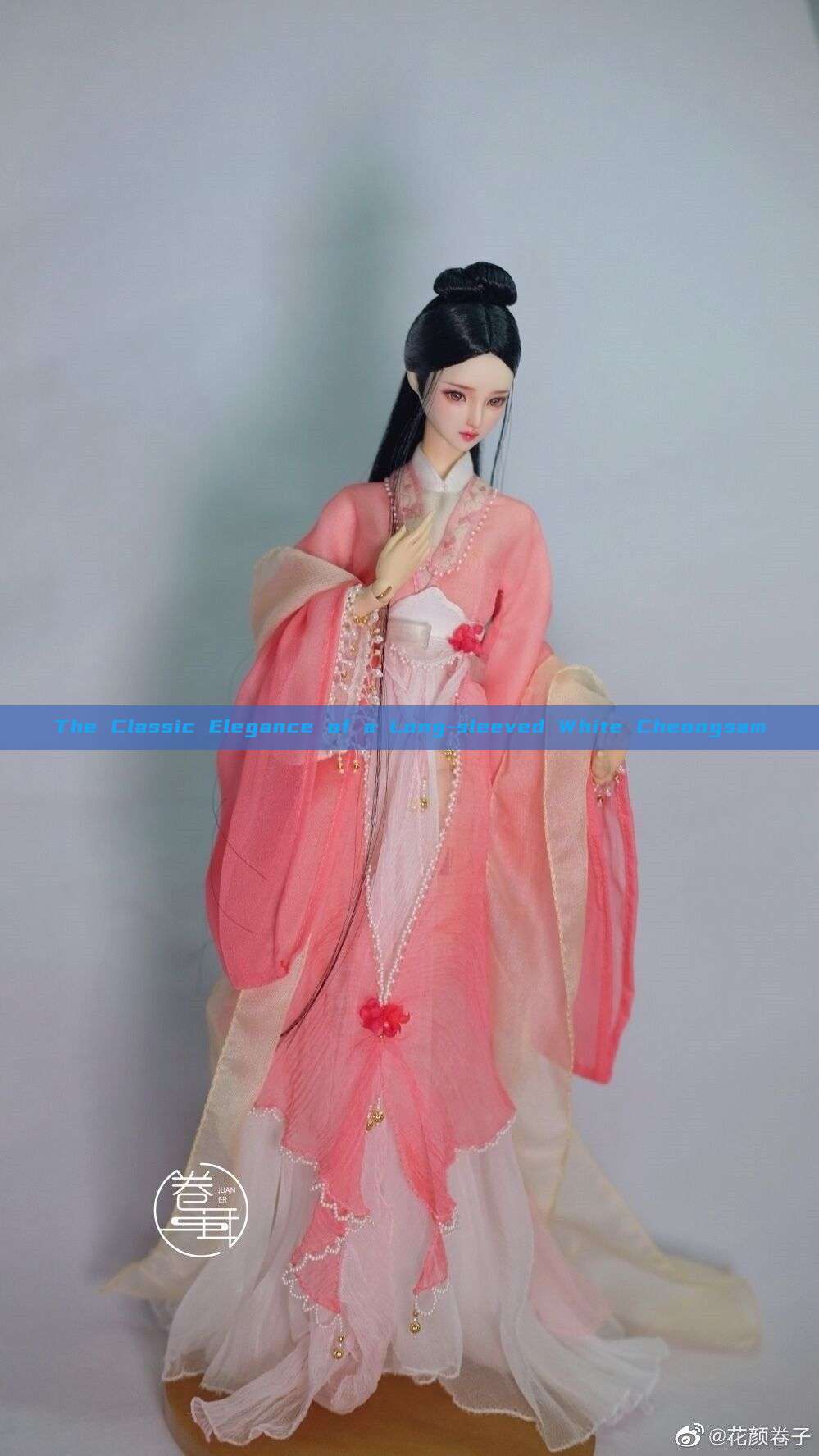 The Classic Elegance of a Long-sleeved White Cheongsam The Classic Elegance of a Long-sleeved White Cheongsam