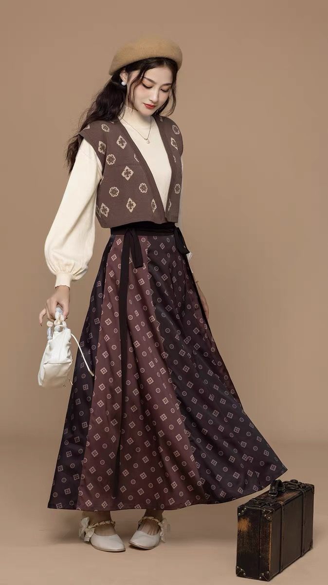 Elegant Horseface Skirt Set for Junior School Girls in Summer Elegant Horseface Skirt Set for Junior School Girls in Summer