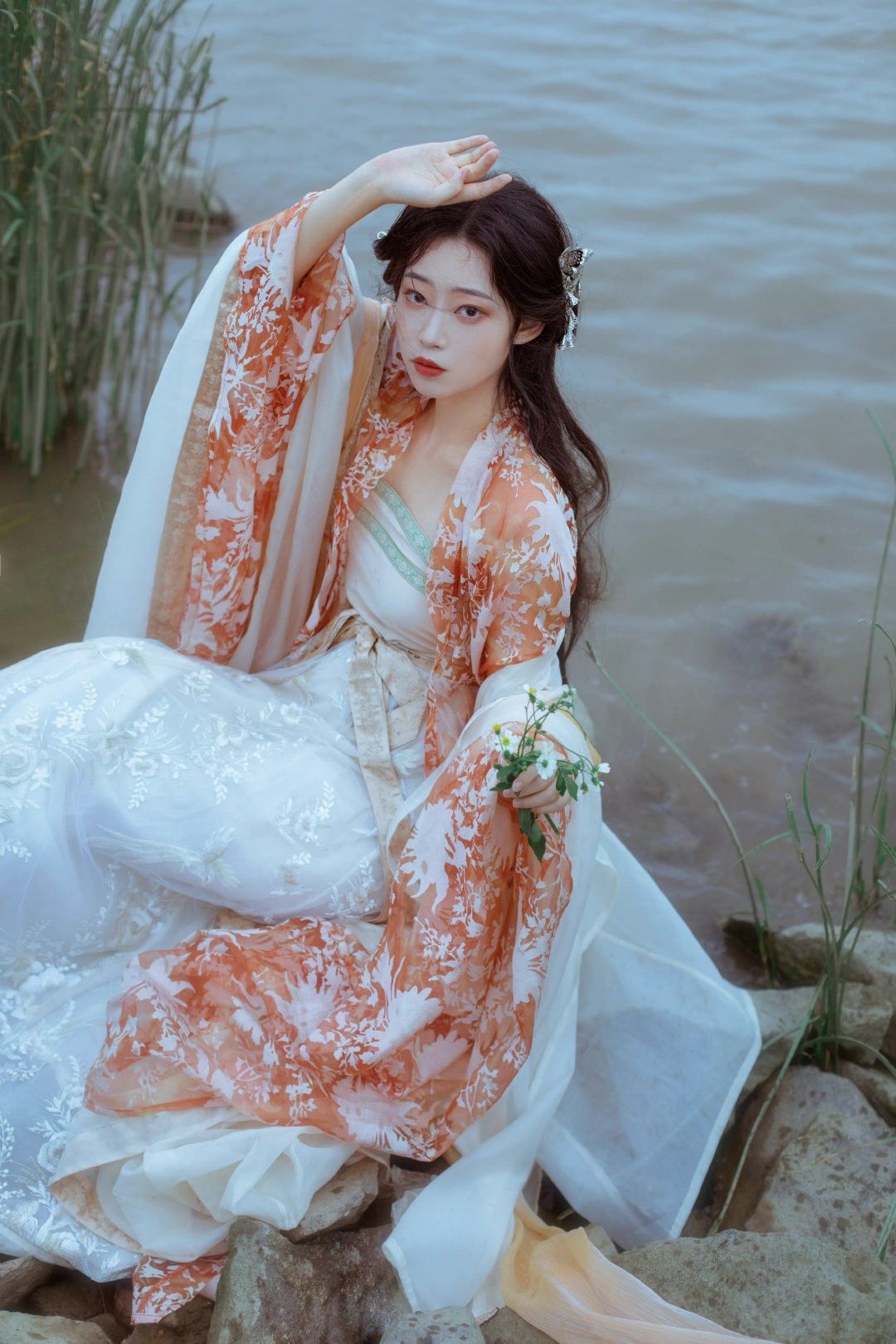 Embracing Modernity in a Classic Cheongsam:The Rise of High-End Youthful Elegance Embracing Modernity in a Classic Cheongsam:The Rise of High-End Youthful Elegance