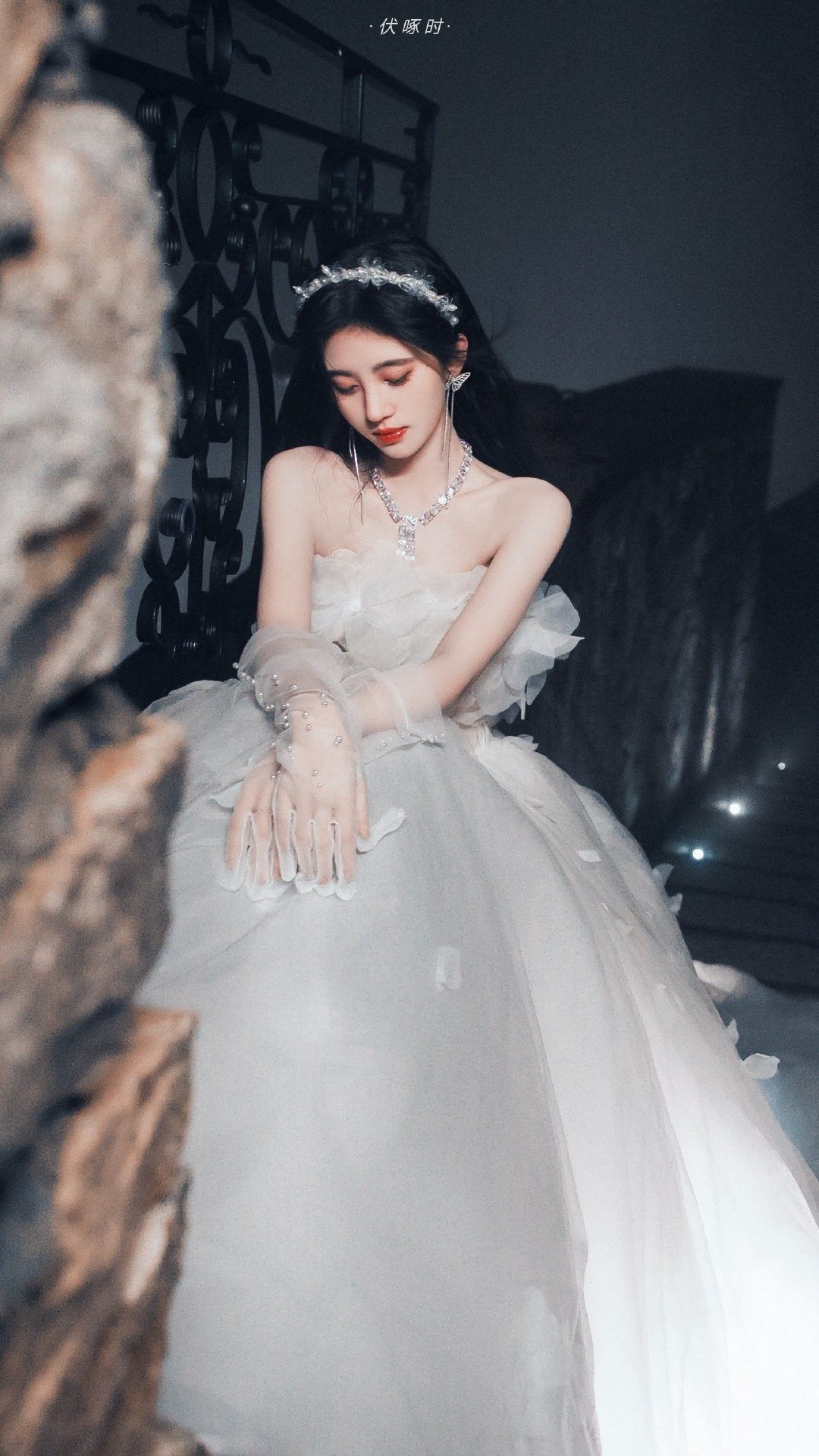 The Splendor of Suroi Cheongsam:A Traditional Chinese Beauty in Modern Context The Splendor of Suroi Cheongsam:A Traditional Chinese Beauty in Modern Context