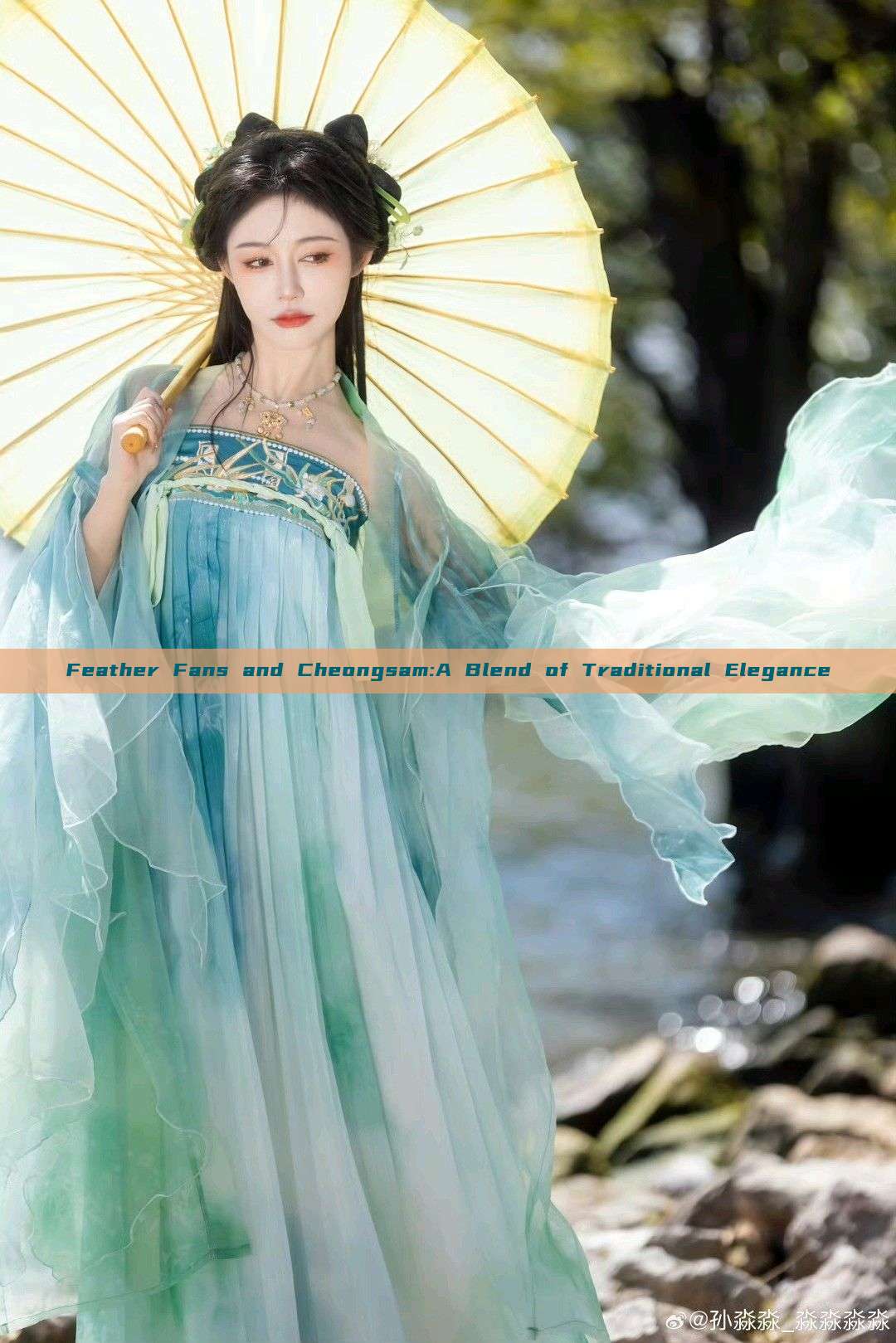 Feather Fans and Cheongsam:A Blend of Traditional Elegance Feather Fans and Cheongsam:A Blend of Traditional Elegance