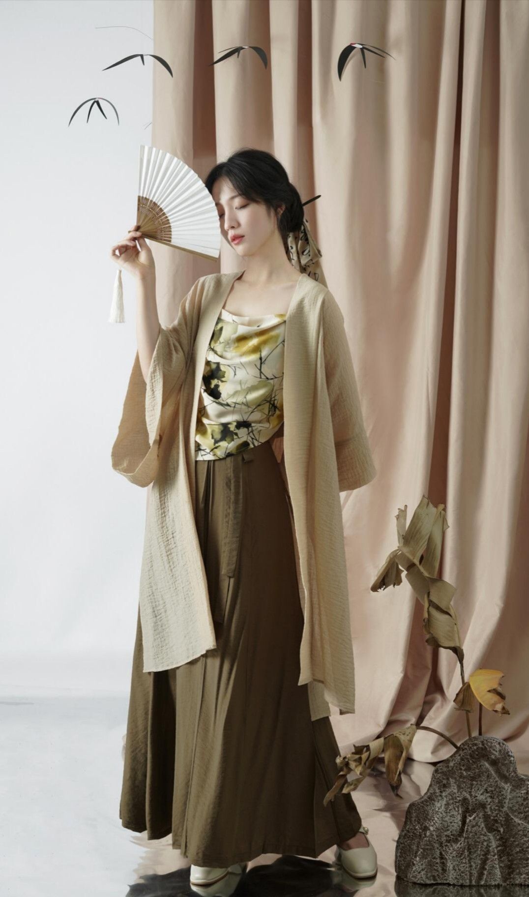 The Allure of the Female Sword-Dancer in Traditional Chinese Hanfu Fashion The Allure of the Female Sword-Dancer in Traditional Chinese Hanfu Fashion