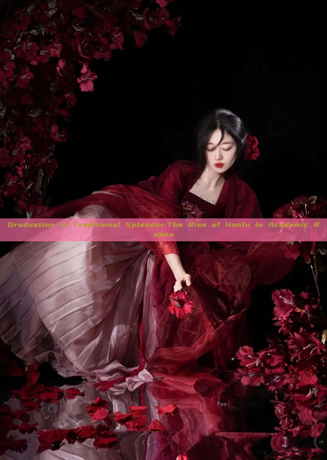 Graduation in Traditional Splendor:The Rise of Hanfu in Academic Robes Graduation in Traditional Splendor:The Rise of Hanfu in Academic Robes