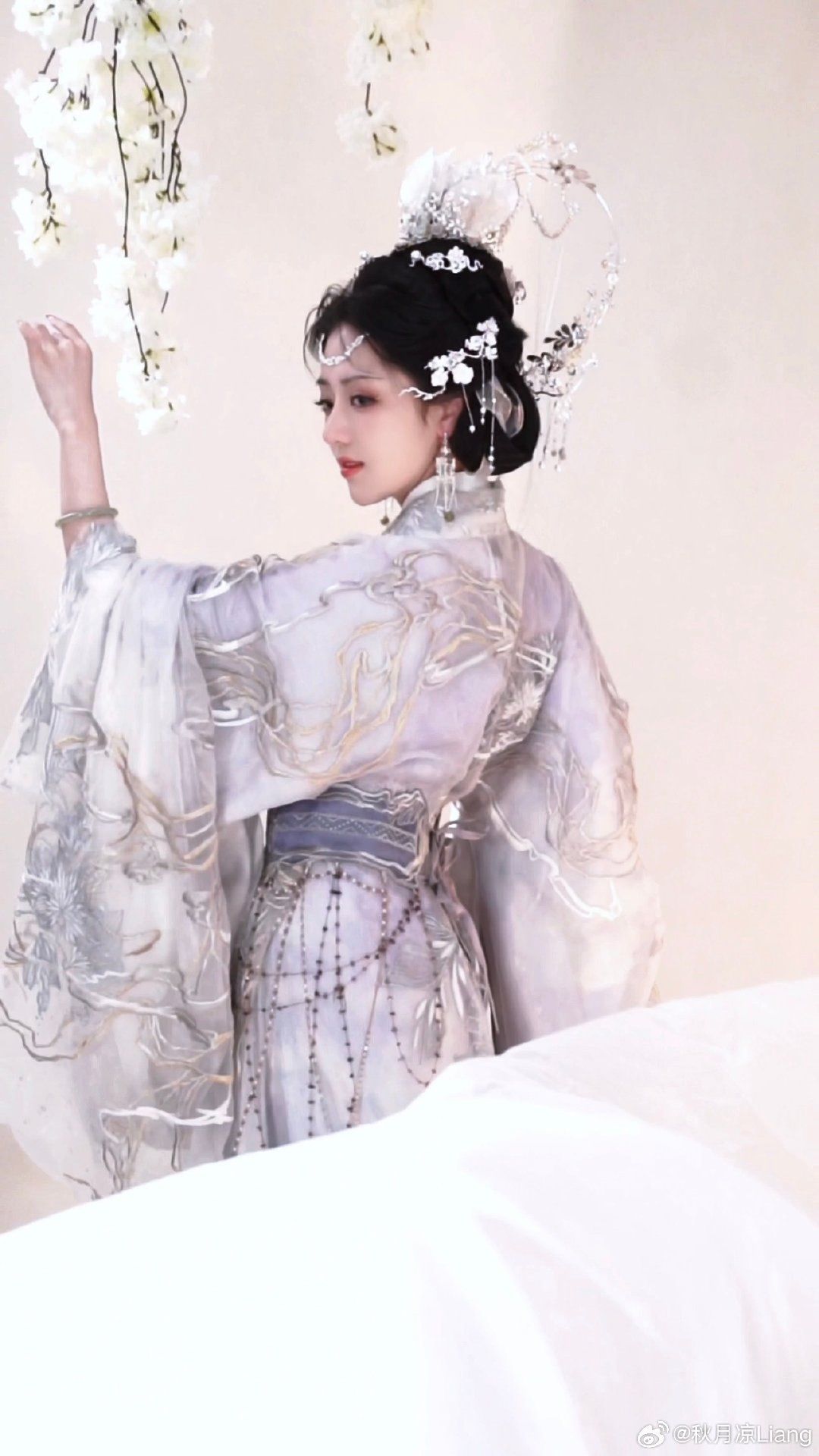 Fashionable and Chic Chinese Tang-Style Childrens Girls Sets Fashionable and Chic Chinese Tang-Style Childrens Girls Sets