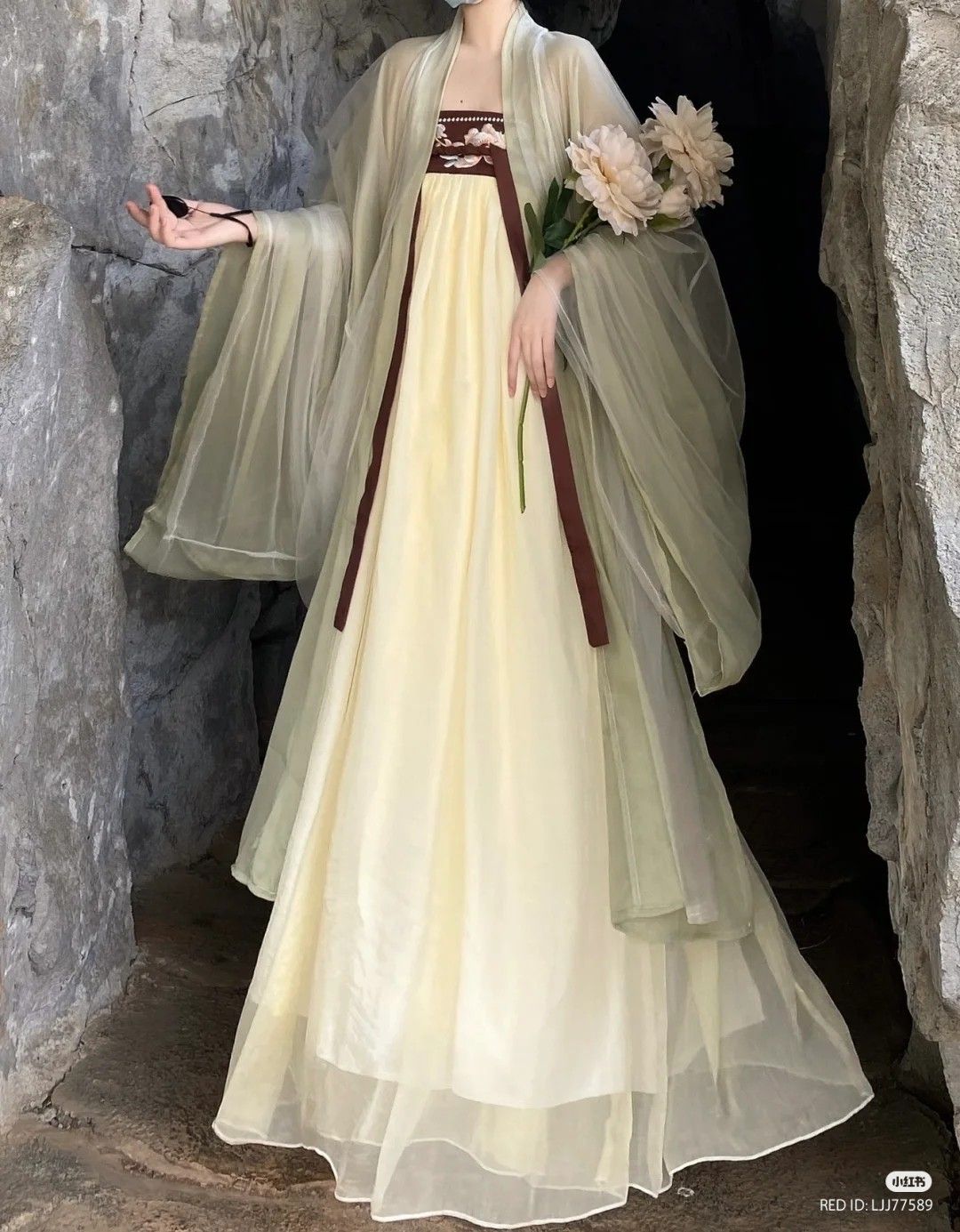 Elegant 40-Year-Old Qipao Dress:A Blend of Traditional Charm and Modern Luxury Elegant 40-Year-Old Qipao Dress:A Blend of Traditional Charm and Modern Luxury
