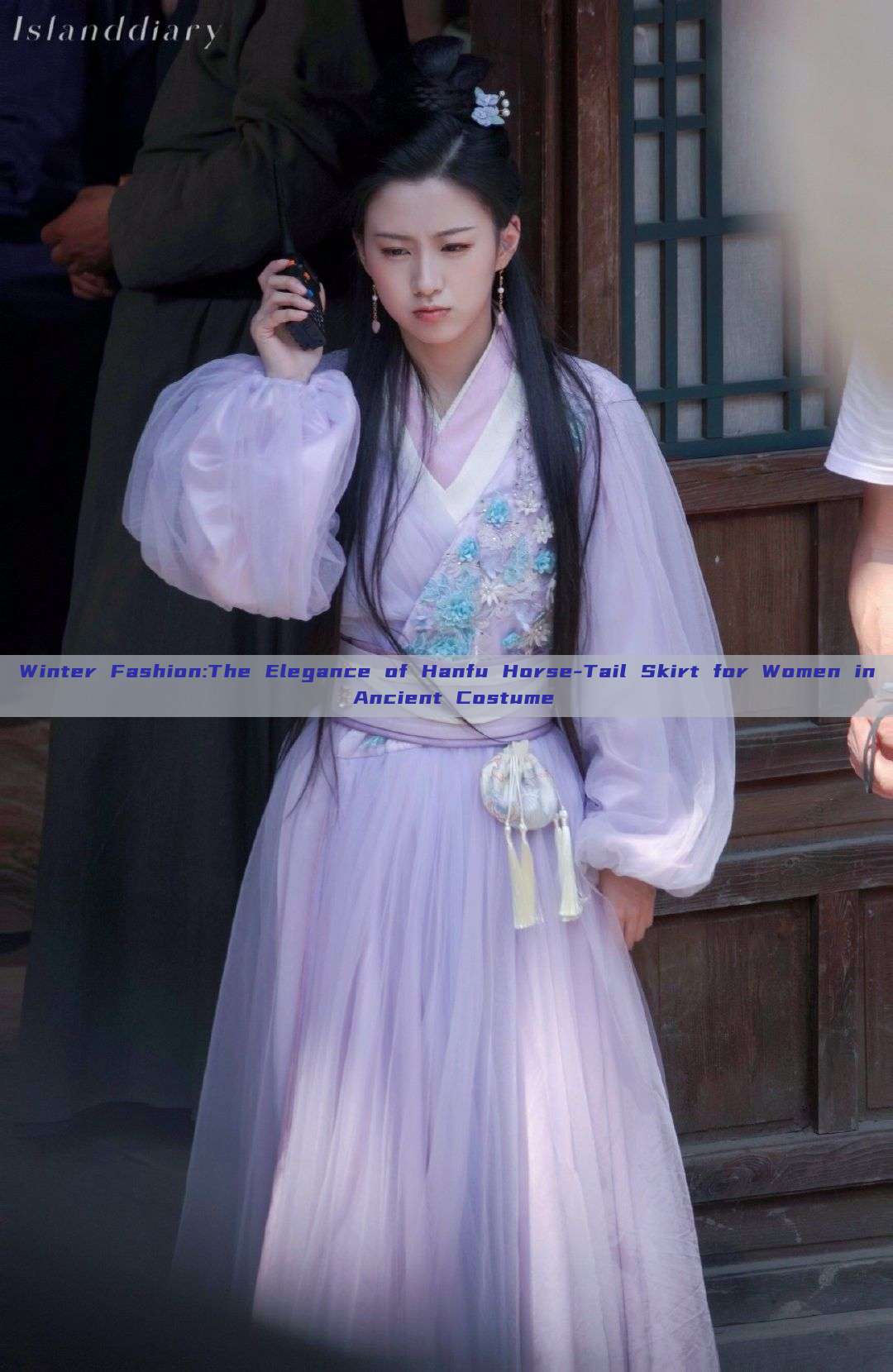 Winter Fashion:The Elegance of Hanfu Horse-Tail Skirt for Women in Ancient Costume Winter Fashion:The Elegance of Hanfu Horse-Tail Skirt for Women in Ancient Costume