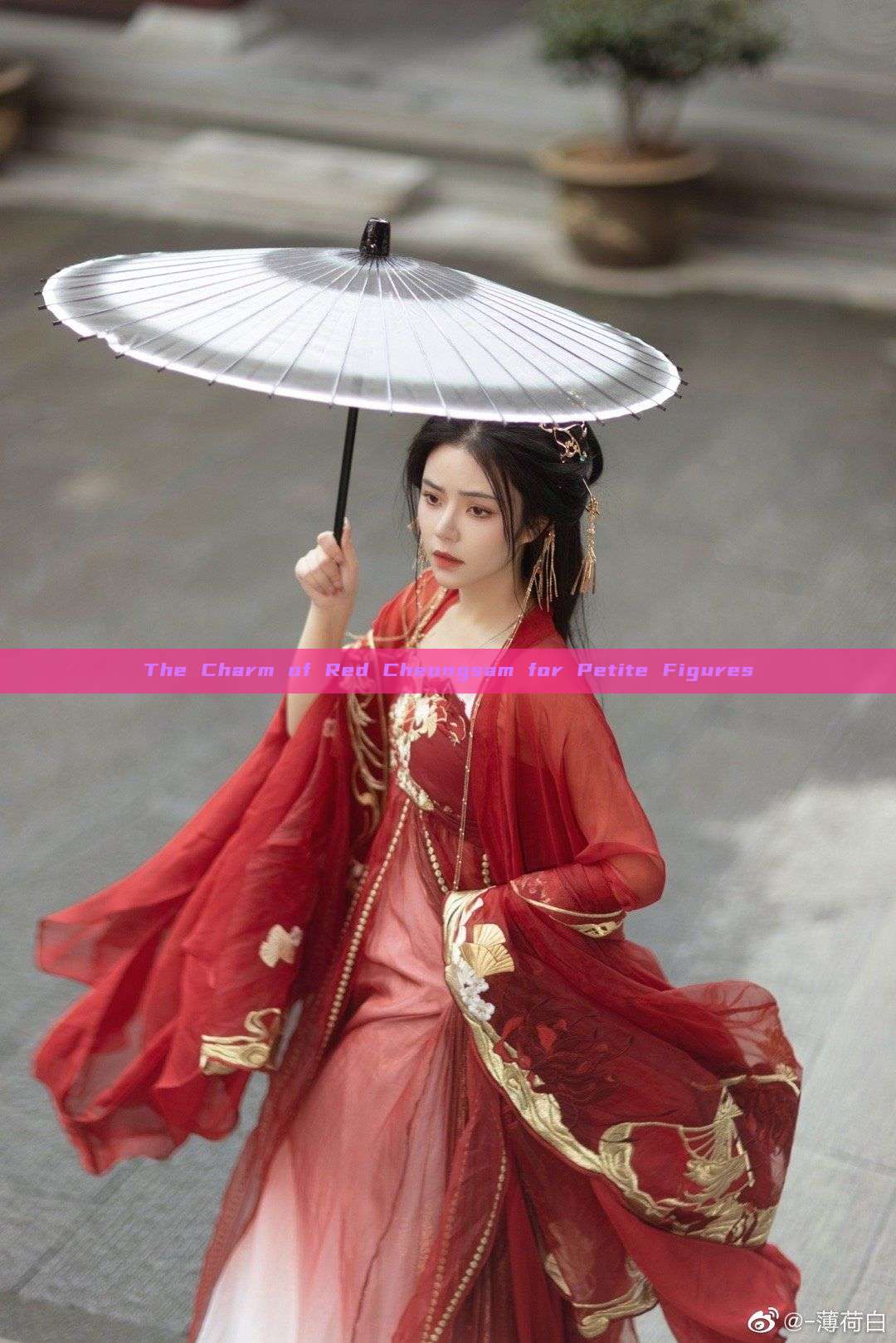 The Charm of Red Cheongsam for Petite Figures The Charm of Red Cheongsam for Petite Figures