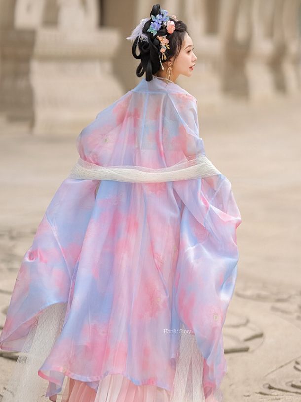 The Splendor of Song Dynasty Hanfu:The Elegance of Big-Sleeve Robes