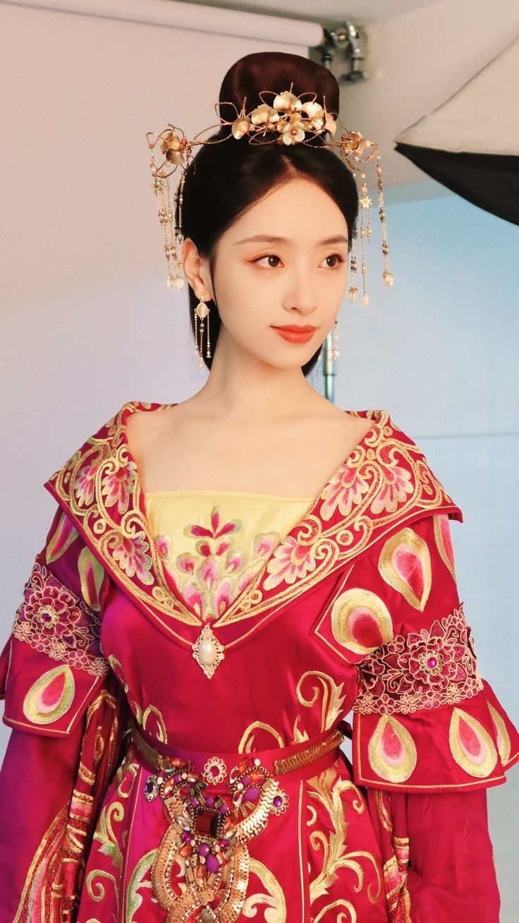 The Cheongsam and the Afternoon of Liquors:A Cultural Blend The Cheongsam and the Afternoon of Liquors:A Cultural Blend