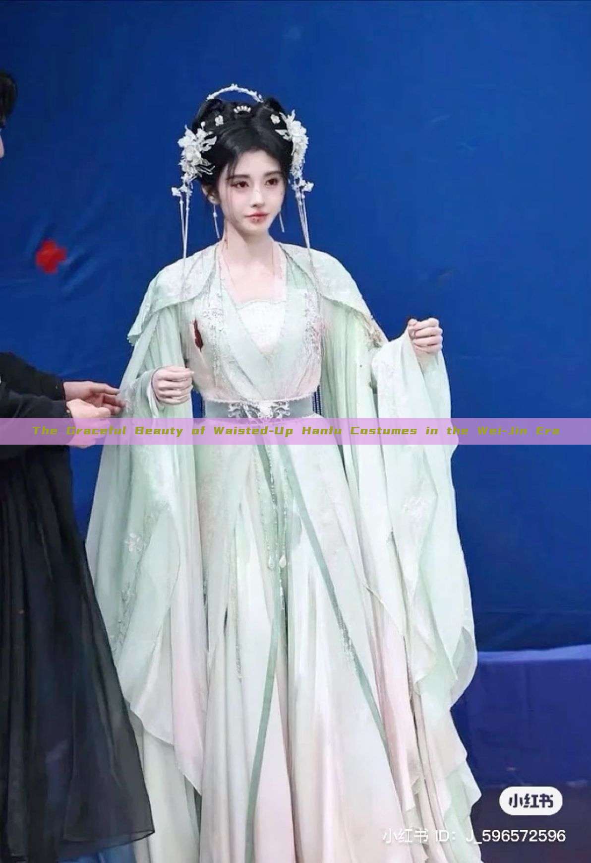 The Graceful Beauty of Waisted-Up Hanfu Costumes in the Wei-Jin Era The Graceful Beauty of Waisted-Up Hanfu Costumes in the Wei-Jin Era