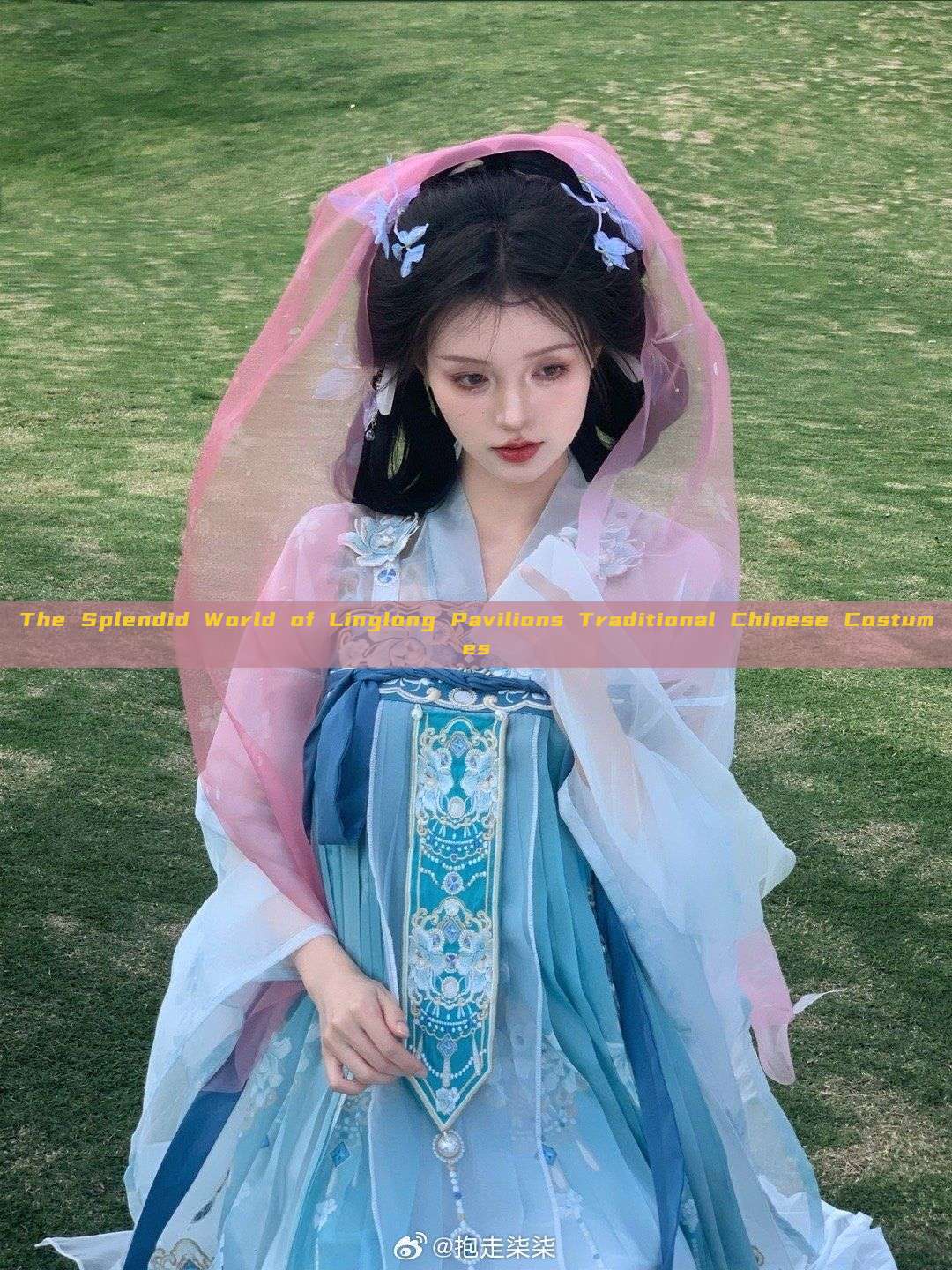 The Splendid World of Linglong Pavilions Traditional Chinese Costumes The Splendid World of Linglong Pavilions Traditional Chinese Costumes