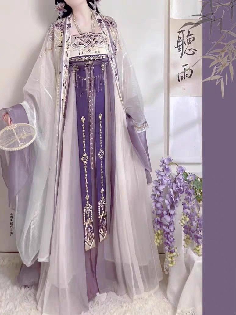 Summer Elegance in Lightweight Hanfu Costumes Summer Elegance in Lightweight Hanfu Costumes