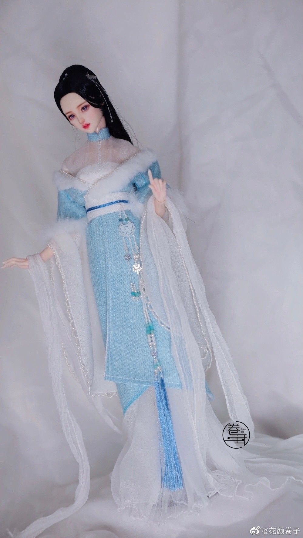 Winter in Traditional Hanfu Fashion:A Revival of Ancient Elegance Winter in Traditional Hanfu Fashion:A Revival of Ancient Elegance