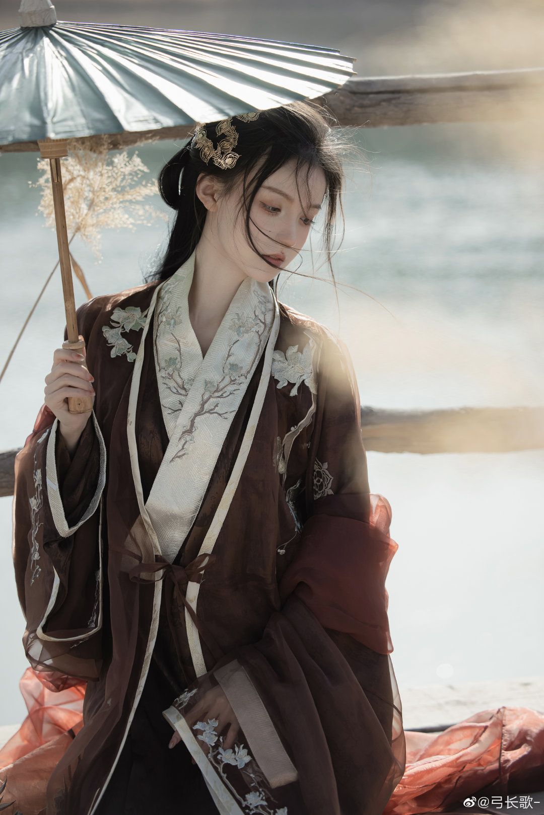 Elegant and Comfortable:A Guide to Choosing the Perfect Lightweight Qipao Cardigans