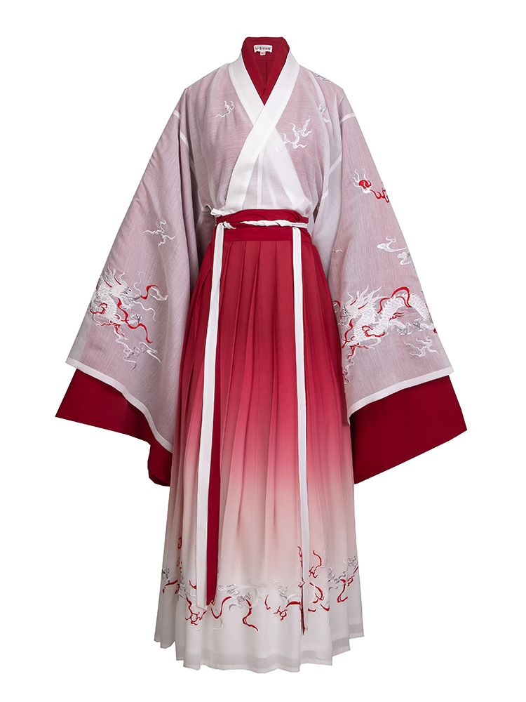 The Charm of Red Qipao for the Bride at the Toast The Charm of Red Qipao for the Bride at the Toast
