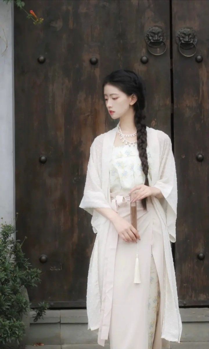 Yunhe Qipao:The Elegance of Traditional Chinese Dress Yunhe Qipao:The Elegance of Traditional Chinese Dress