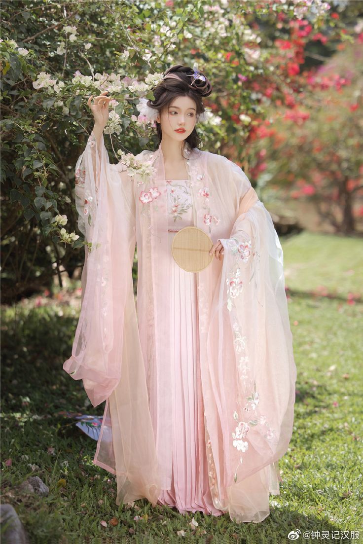 Elegant Long Cheongsam Show:Embracing the Traditional Beauty on Stage Elegant Long Cheongsam Show:Embracing the Traditional Beauty on Stage