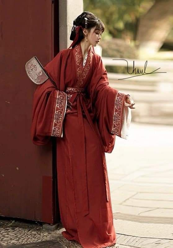 Summer Begins:The Journey of a Hanfu Student in the Era of Li Xia Summer Begins:The Journey of a Hanfu Student in the Era of Li Xia