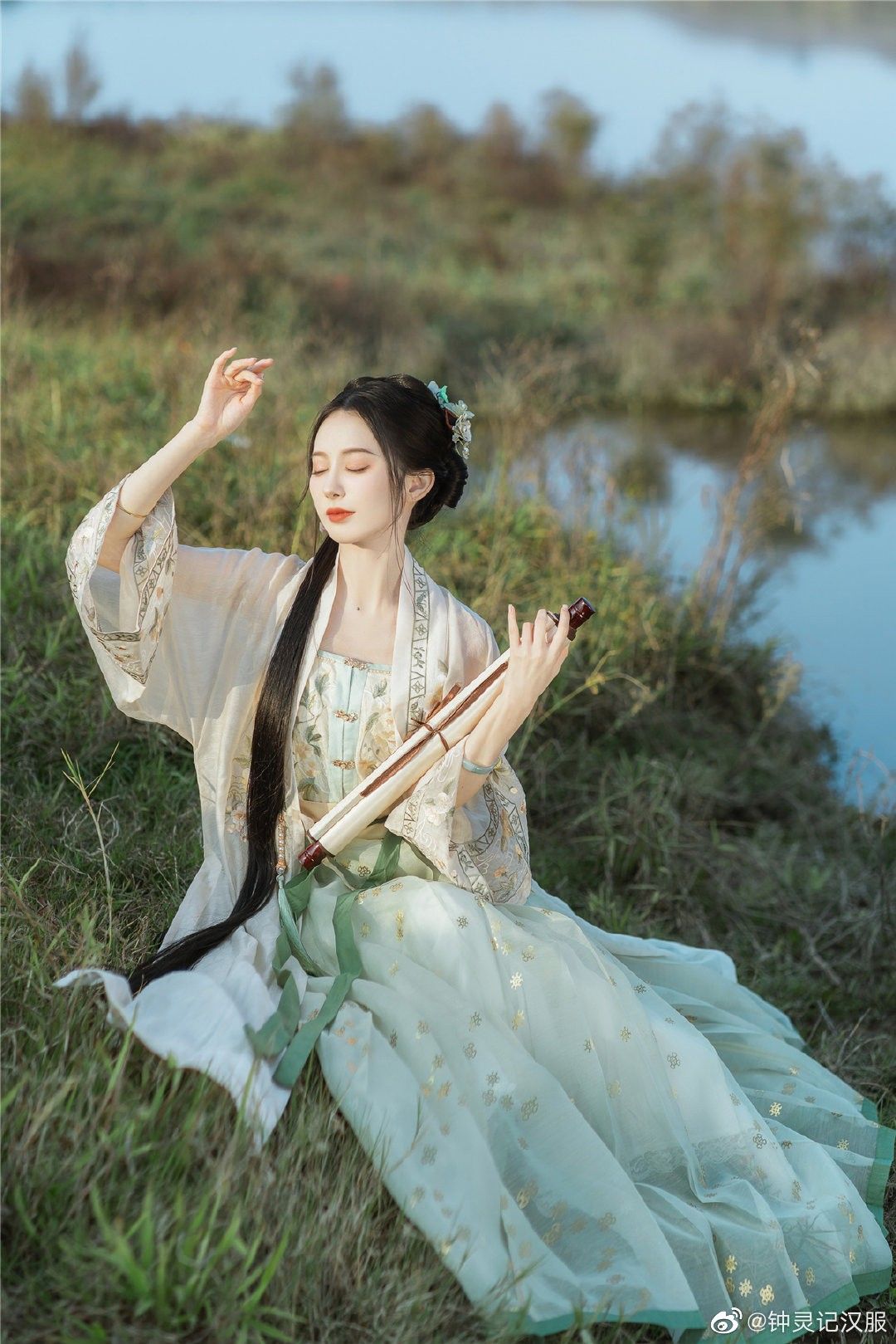 Embracing the Enchantment of Qixiao:Emotions in the Mist of a Melodic Rain Embracing the Enchantment of Qixiao:Emotions in the Mist of a Melodic Rain