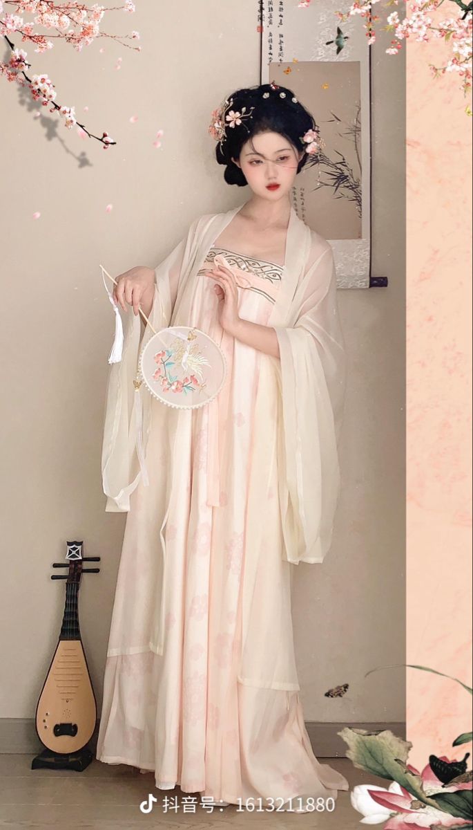Elegance of Hanfu in Jiangnan:The Cloth Journey to Splendor Elegance of Hanfu in Jiangnan:The Cloth Journey to Splendor