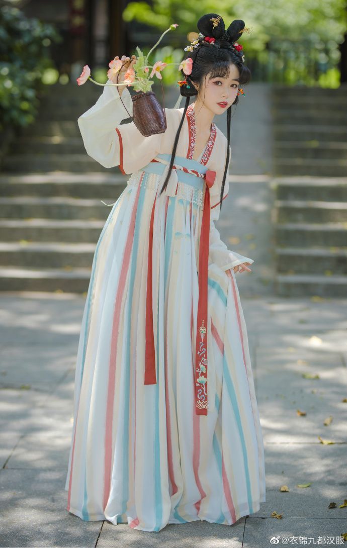 The Rise of the Hairband Ancient Style Horseface Skirt:A Blend of Tradition and Fashion The Rise of the Hairband Ancient Style Horseface Skirt:A Blend of Tradition and Fashion