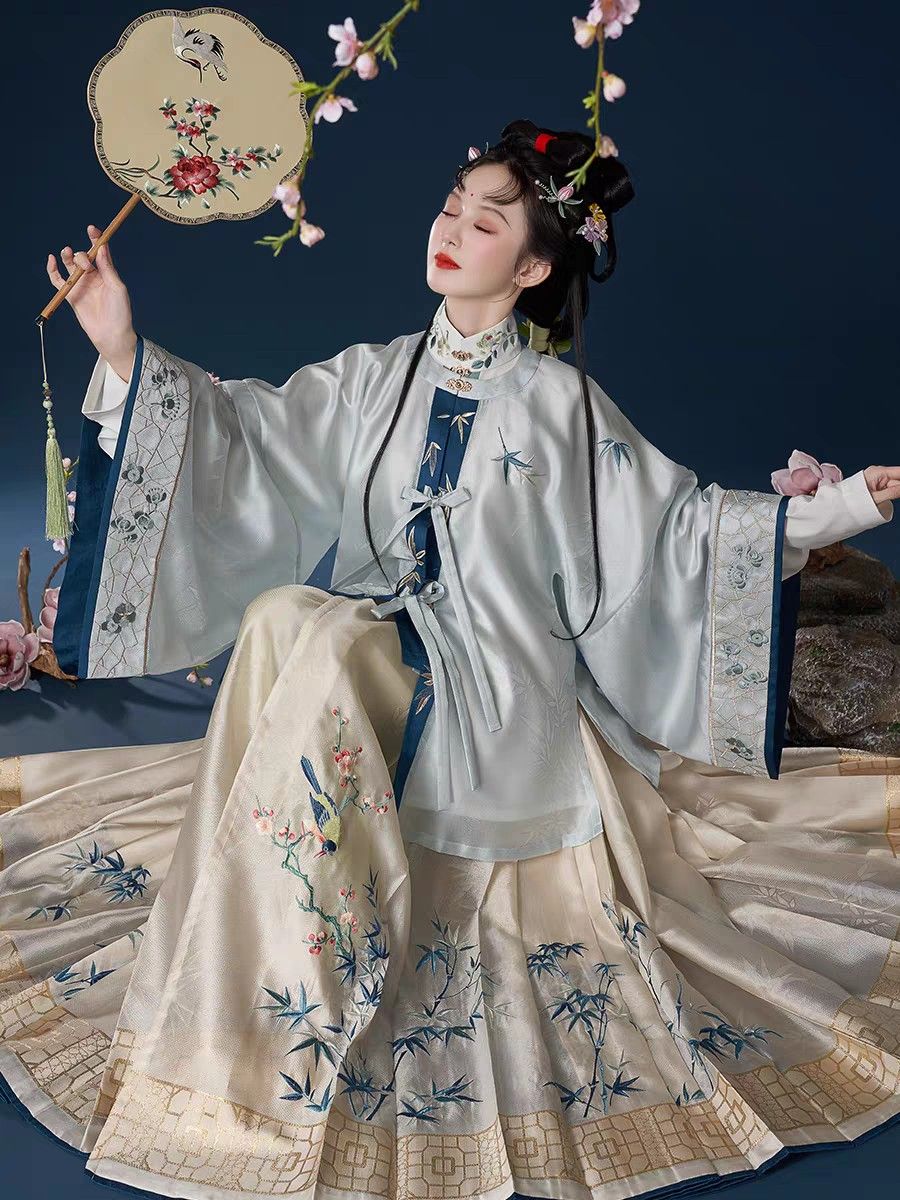 The Rise of Hanfu:The Revival of Traditional Chinese Elegance The Rise of Hanfu:The Revival of Traditional Chinese Elegance