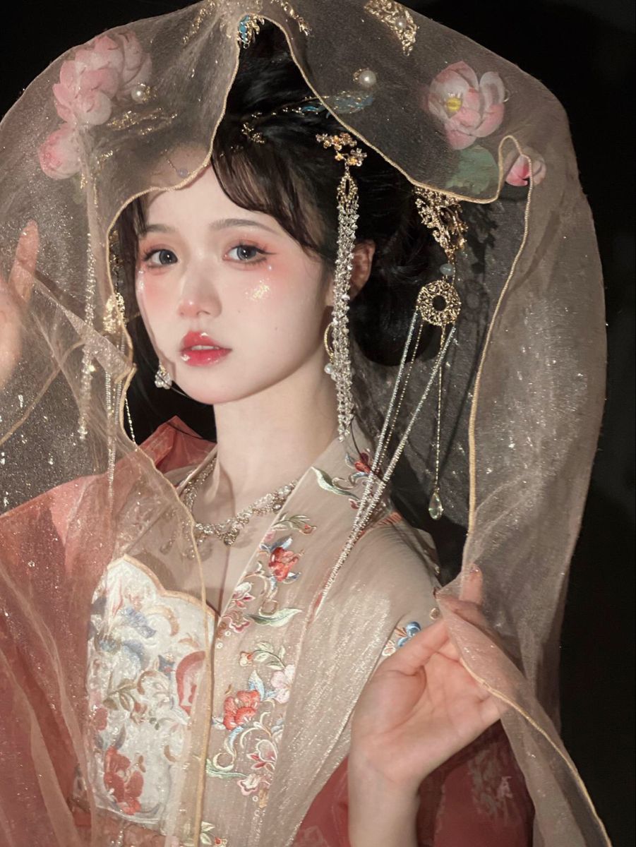 Exploring the Elegance of Summer Ming-Style Hanfu Tops Exploring the Elegance of Summer Ming-Style Hanfu Tops