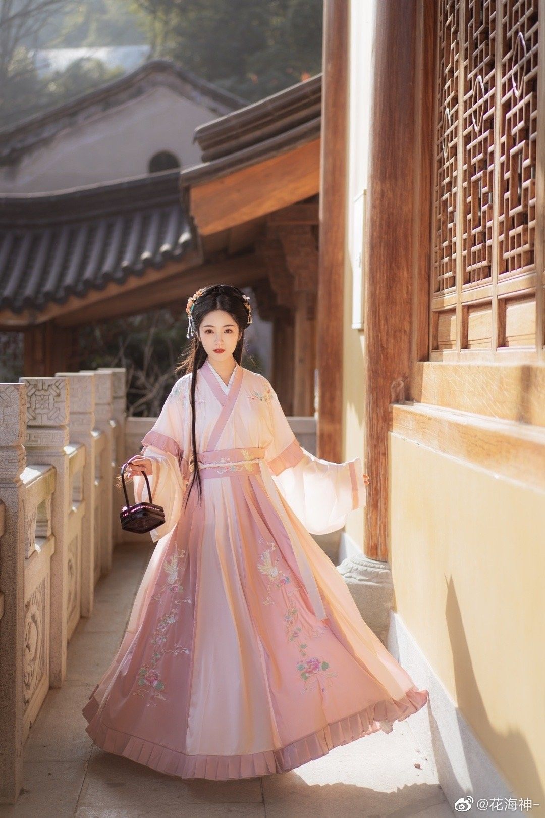 The Enchanting Beauty of Purple Xuan Hanfu:A Journey into Traditional Chinese Elegance The Enchanting Beauty of Purple Xuan Hanfu:A Journey into Traditional Chinese Elegance