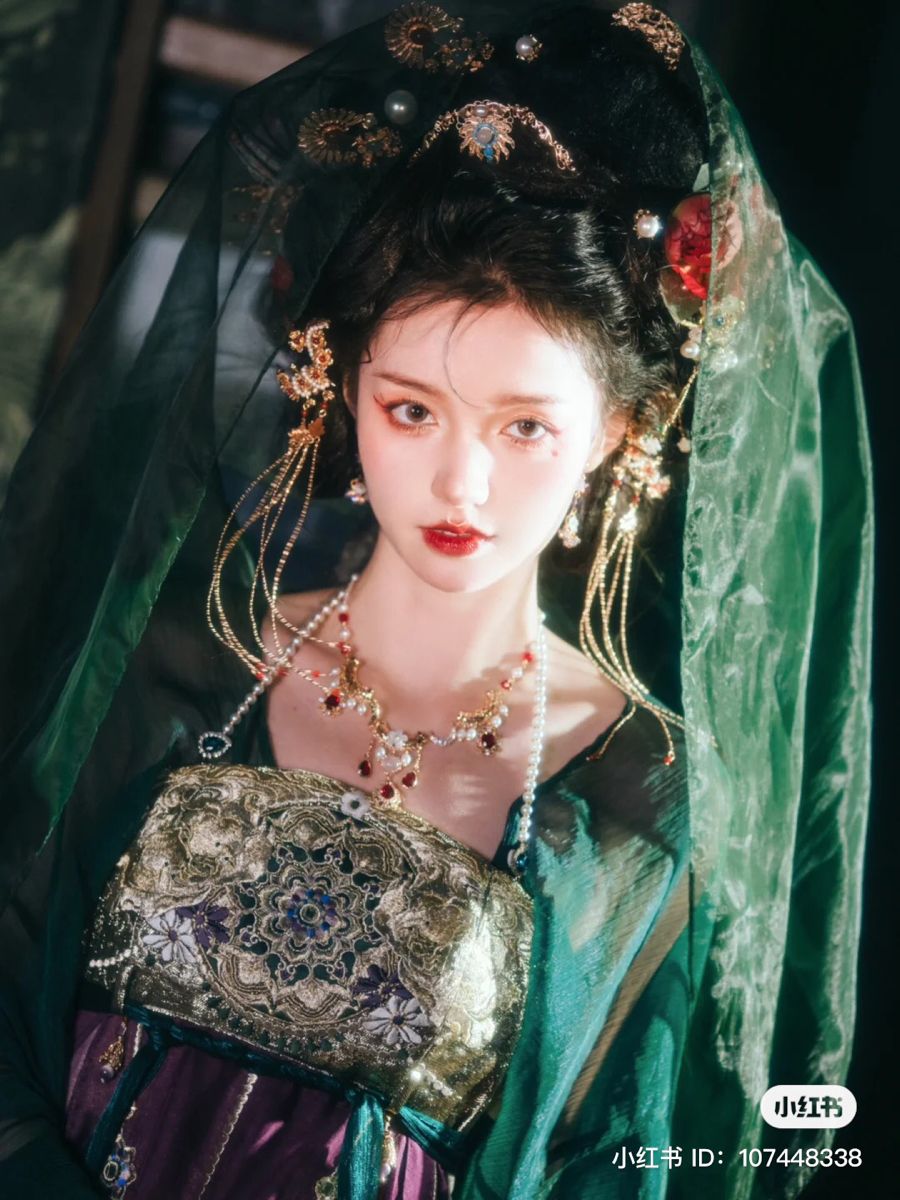 Baby Girl in Traditional Hanfu Costume:A 2-Year-Olds Journey into Chinese Cultural Fashion Baby Girl in Traditional Hanfu Costume:A 2-Year-Olds Journey into Chinese Cultural Fashion