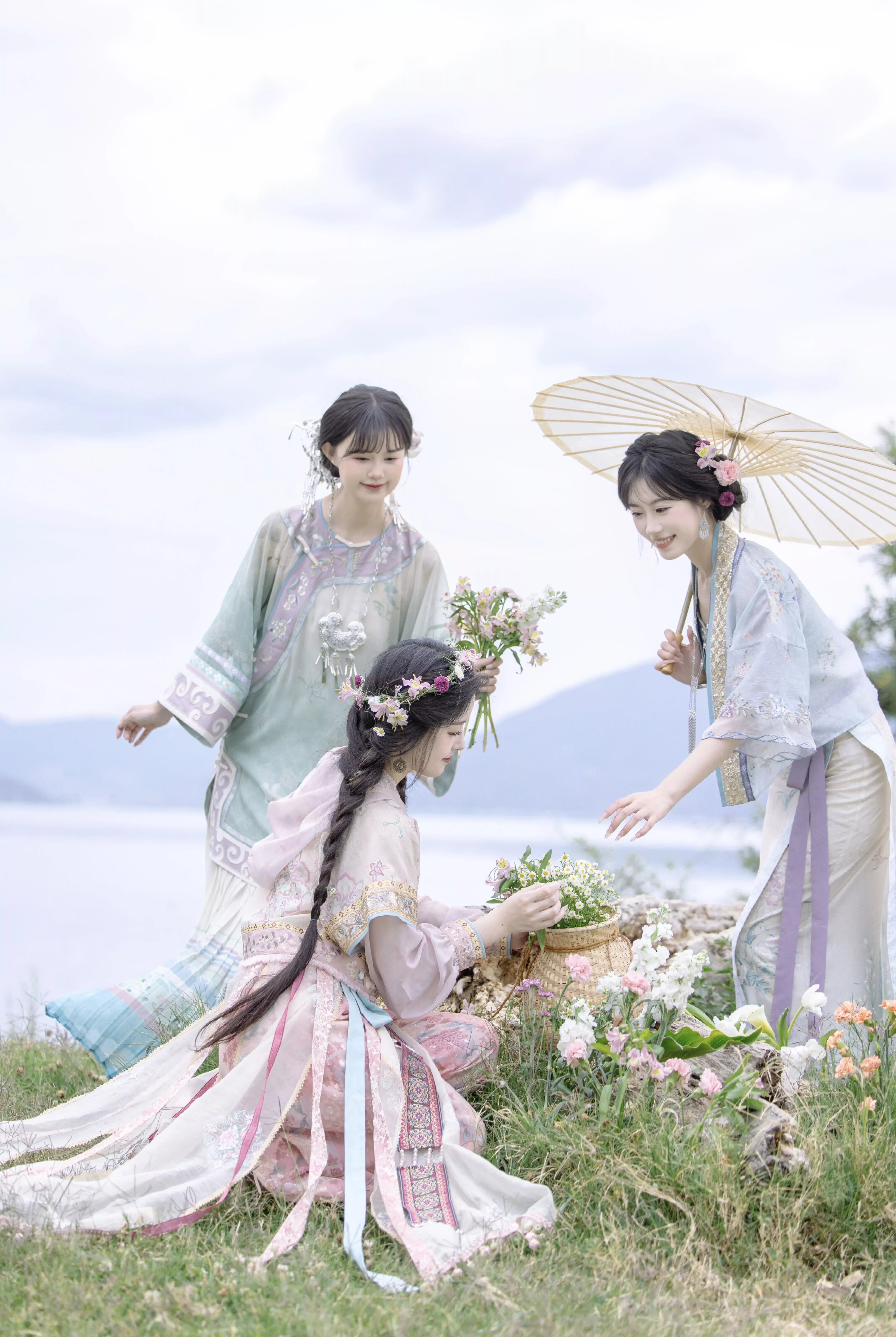 The Complete Guide to Hanfu Headdress:仙女百搭的汉服头饰全套 The Complete Guide to Hanfu Headdress:仙女百搭的汉服头饰全套