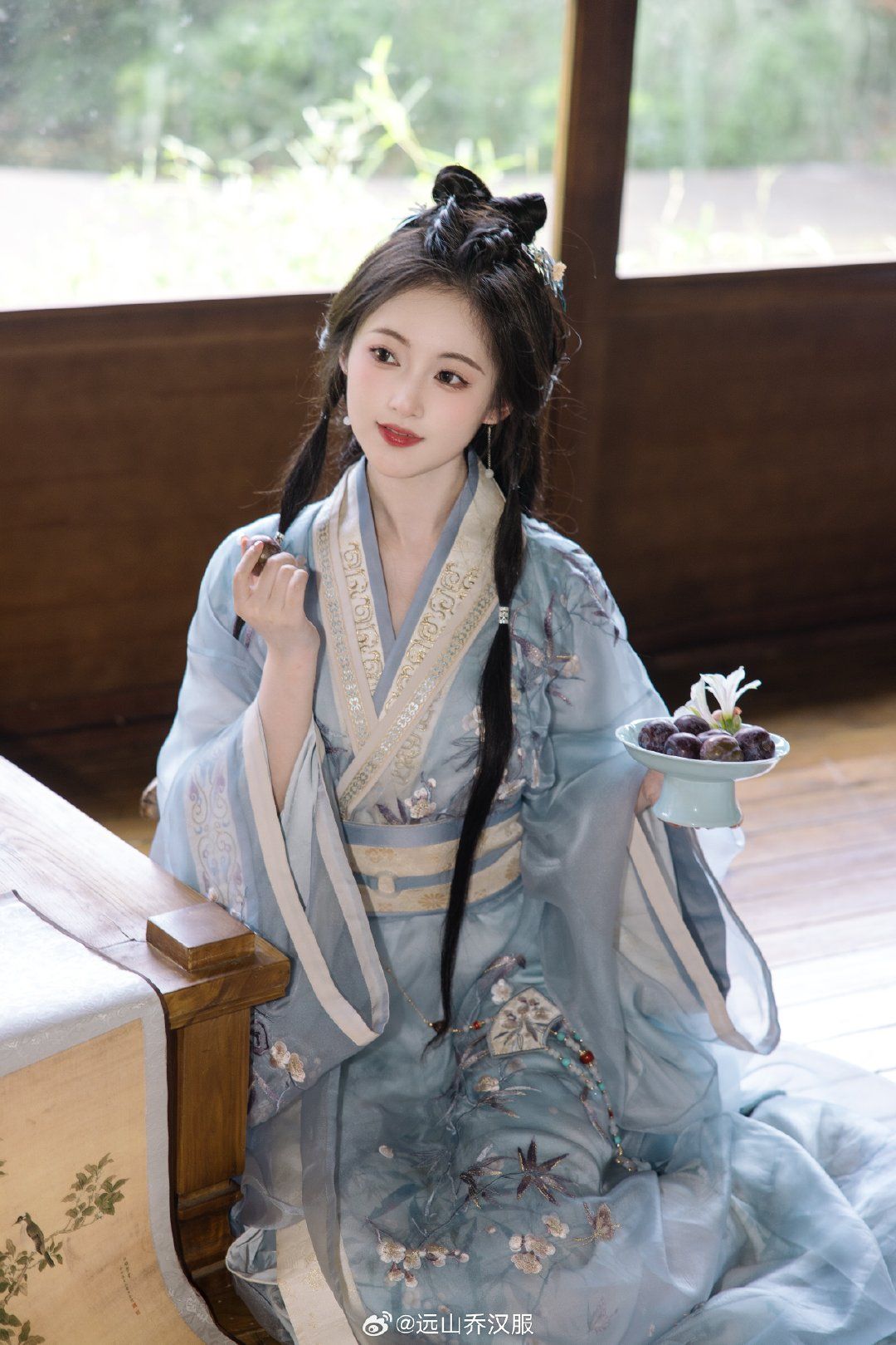 Qipao-Style Dress for Girls:Embracing Traditional Elegance in Childrens Fashion Qipao-Style Dress for Girls:Embracing Traditional Elegance in Childrens Fashion