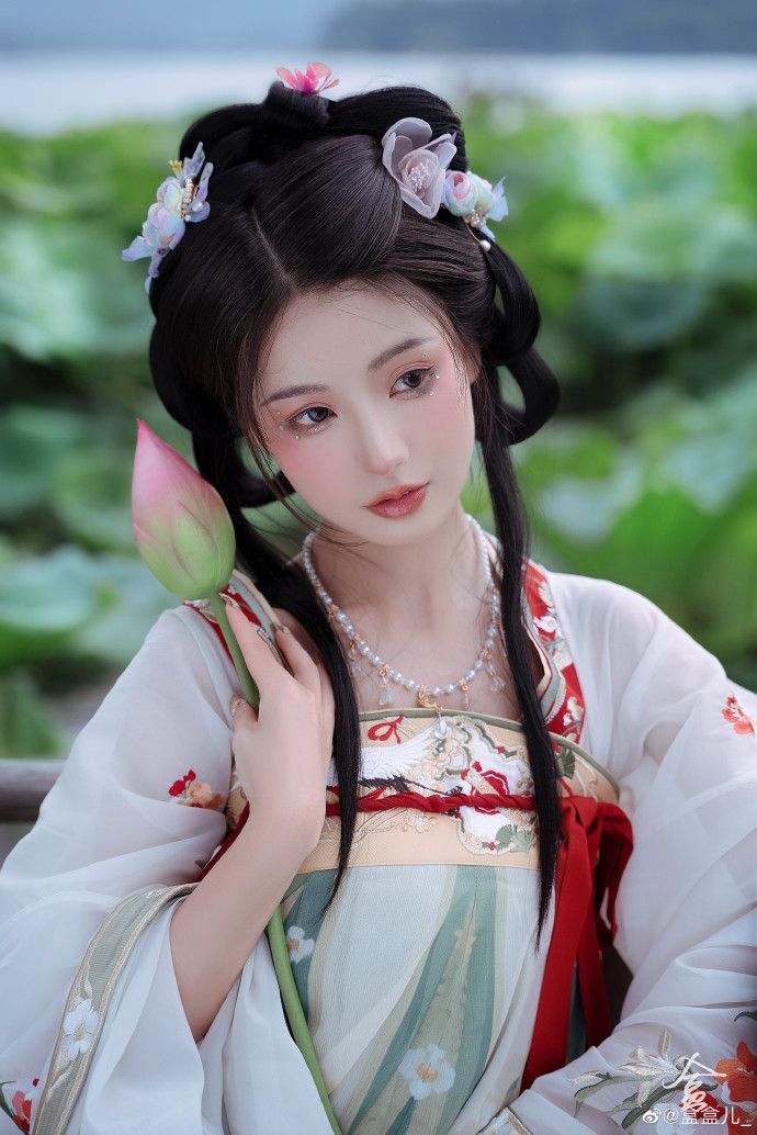 The Cheongsam Ensemble:A Blend of Tradition and Modernity The Cheongsam Ensemble:A Blend of Tradition and Modernity