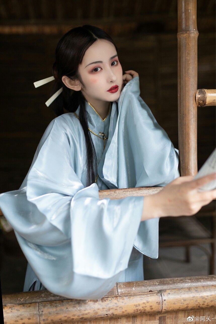 Hanfu Fashion:The Rise of Traditional Chinese Short-sleeved Sets Hanfu Fashion:The Rise of Traditional Chinese Short-sleeved Sets
