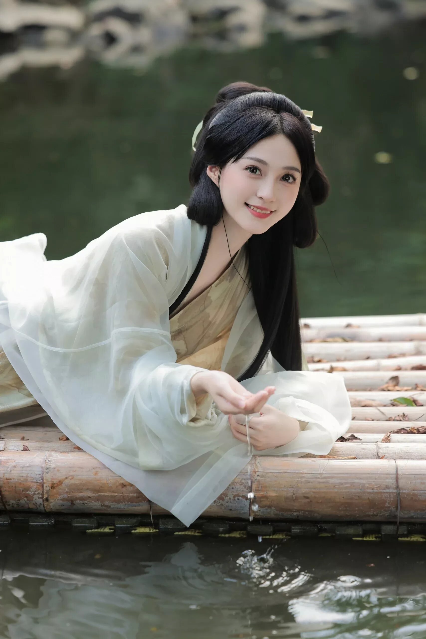 The Revival of Hanfu Culture:The Role of the Goods-Bearing Merchants