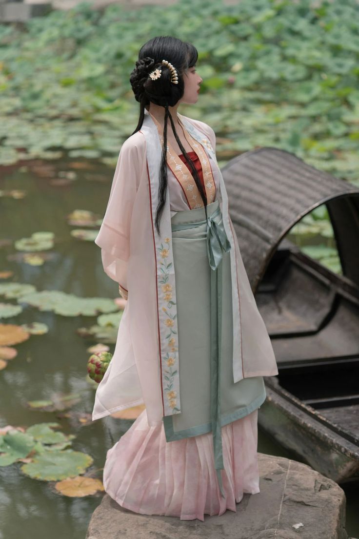 The Slimming Enchantment of the Nine-Tailed Hanfu Costume The Slimming Enchantment of the Nine-Tailed Hanfu Costume