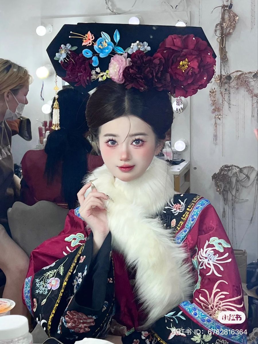 Fashionable Tang-Style Chinese-Inspired Womens Clothing for Autumn Winter Fashionable Tang-Style Chinese-Inspired Womens Clothing for Autumn Winter