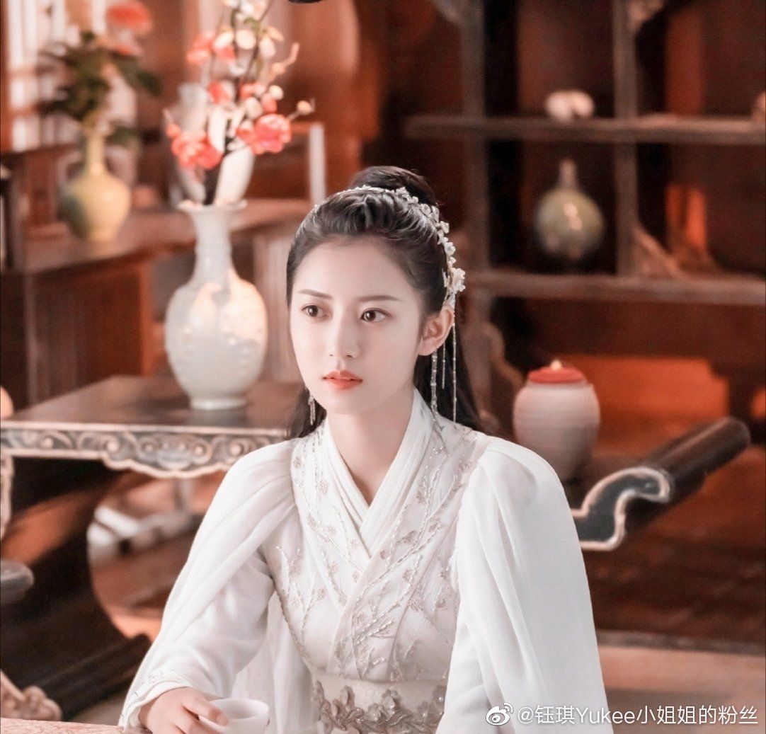 Winter-Ready:The Allure of Ming-Style Hanfu for Young Girls Winter-Ready:The Allure of Ming-Style Hanfu for Young Girls