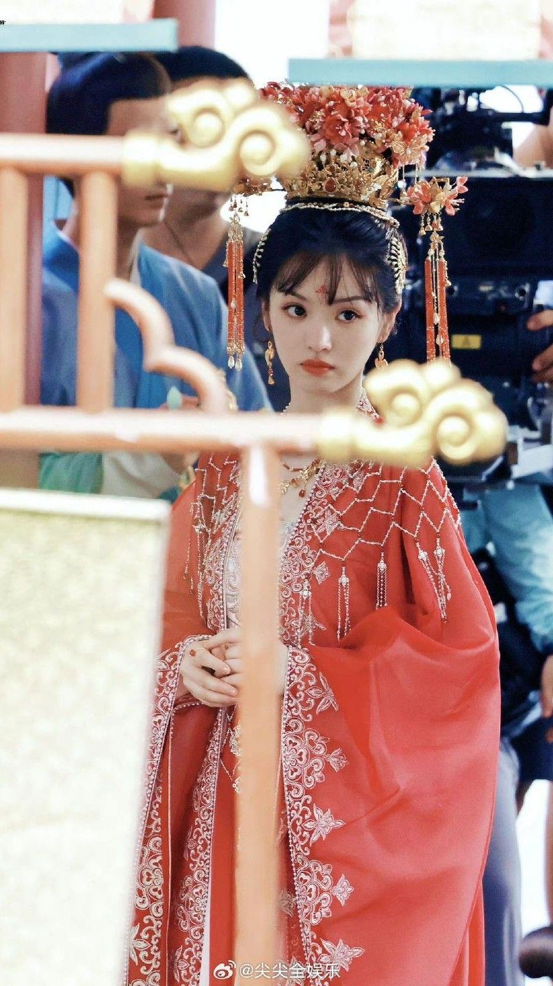 Reinventing the Cheongsam:Autumn Collection of Modernized Qipao Fashion Reinventing the Cheongsam:Autumn Collection of Modernized Qipao Fashion