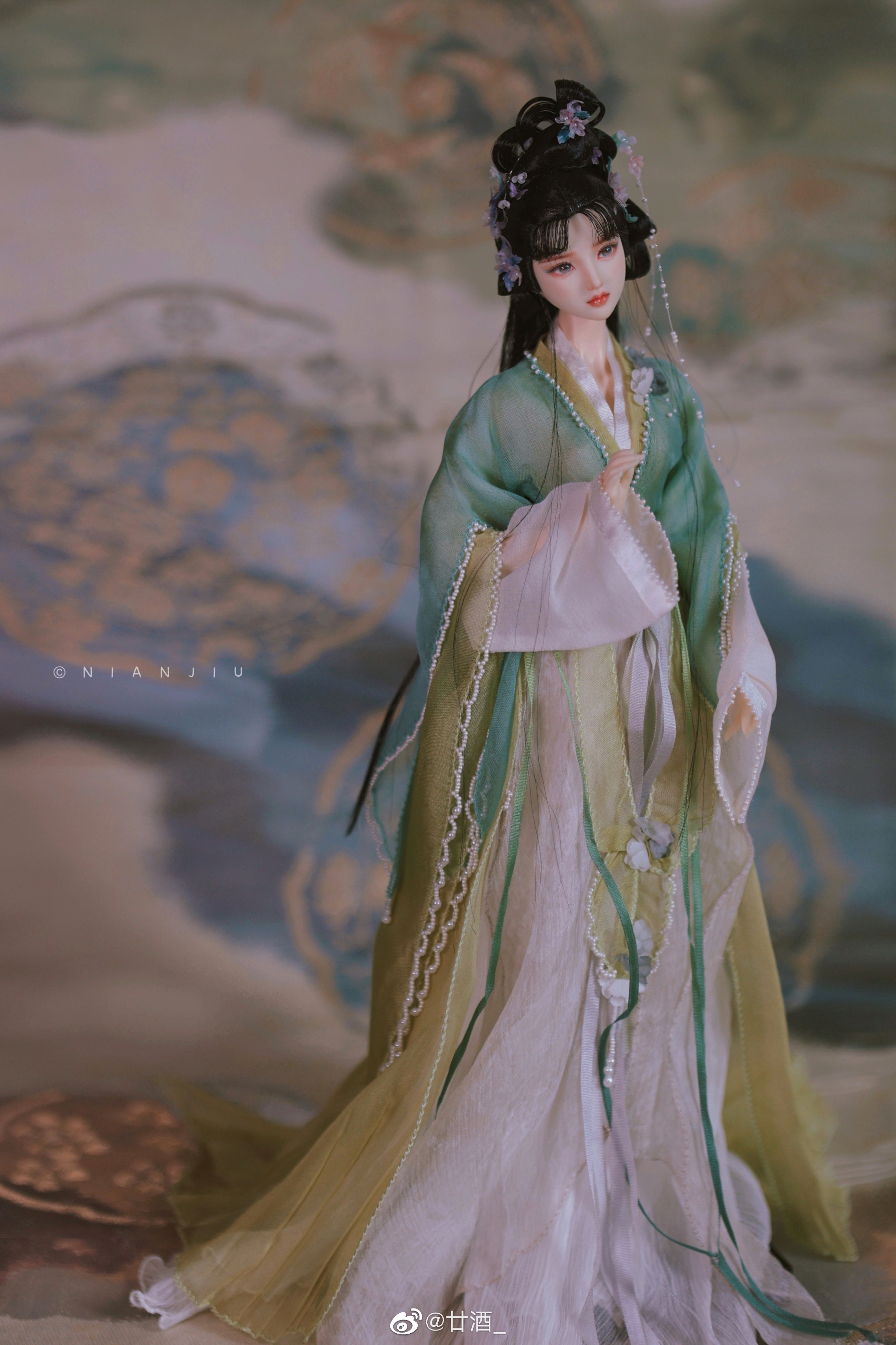 Innovating the Classic:The Modern Long Cheongsam Qipao