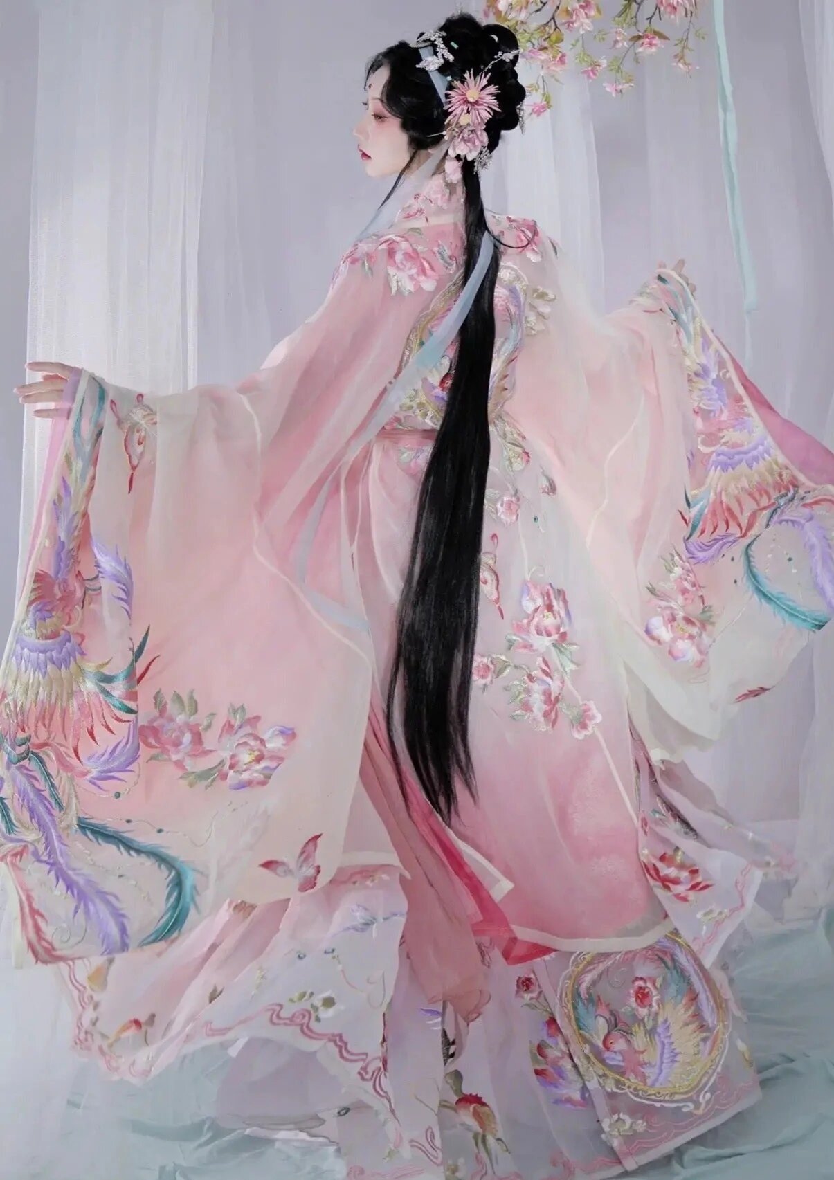 The Elegance of Chinese Cheongsam as a Bridesmaids Attire