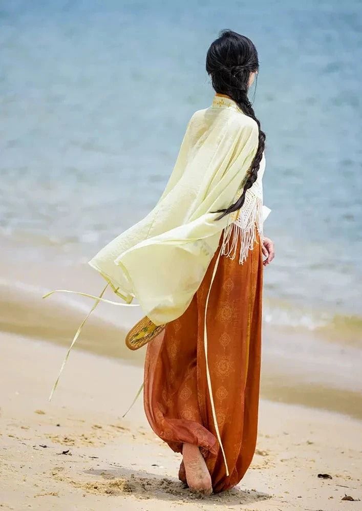 The Revival of Hanfu:Embracing Modernity without Forgetting Tradition The Revival of Hanfu:Embracing Modernity without Forgetting Tradition