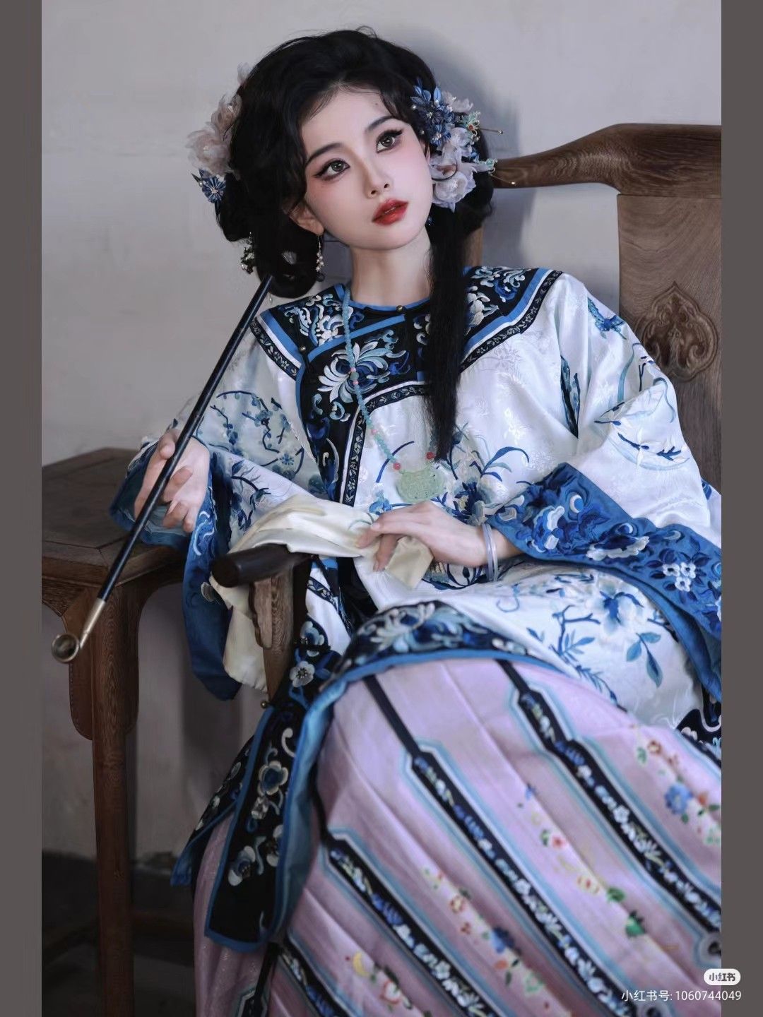 Traditional yet Modern:Young Womens Chinese-Style Suit Tangzhuang Fashion Traditional yet Modern:Young Womens Chinese-Style Suit Tangzhuang Fashion