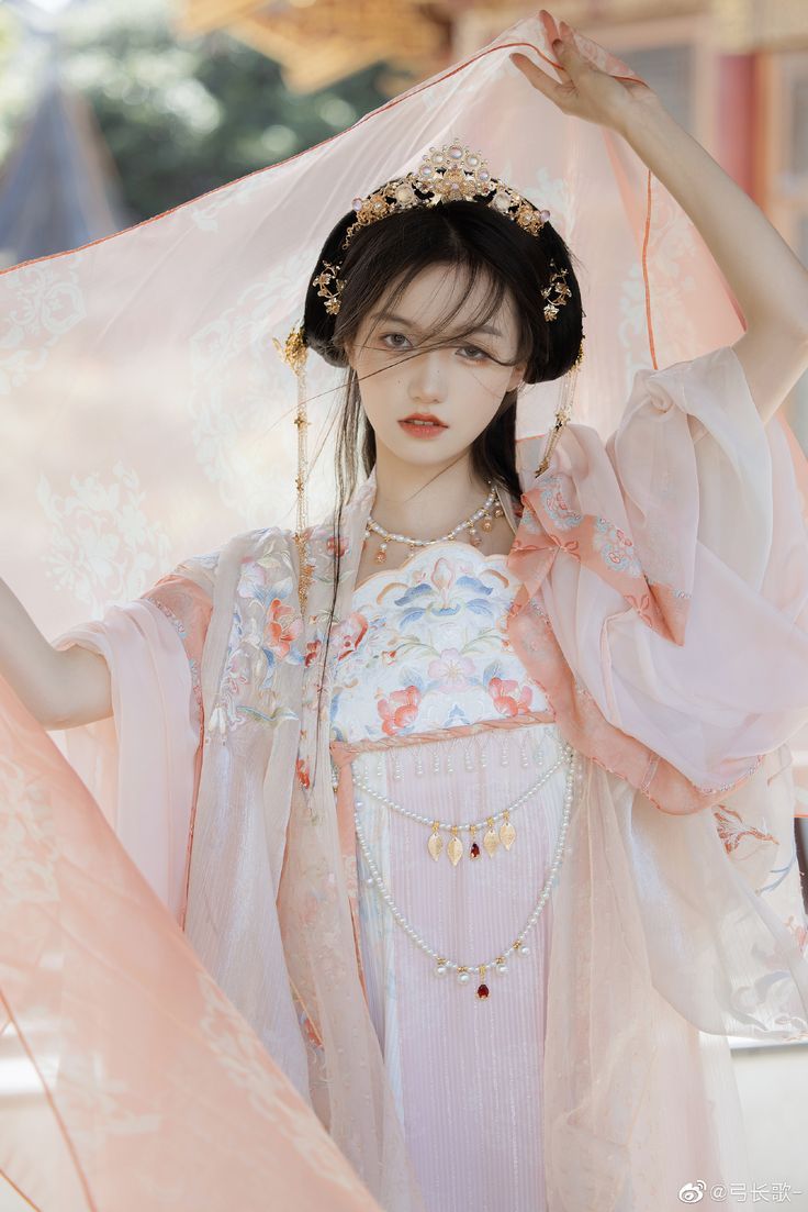 Traditional Chinese童装女汉服:The Enchanting Fairy Dress Traditional Chinese童装女汉服:The Enchanting Fairy Dress