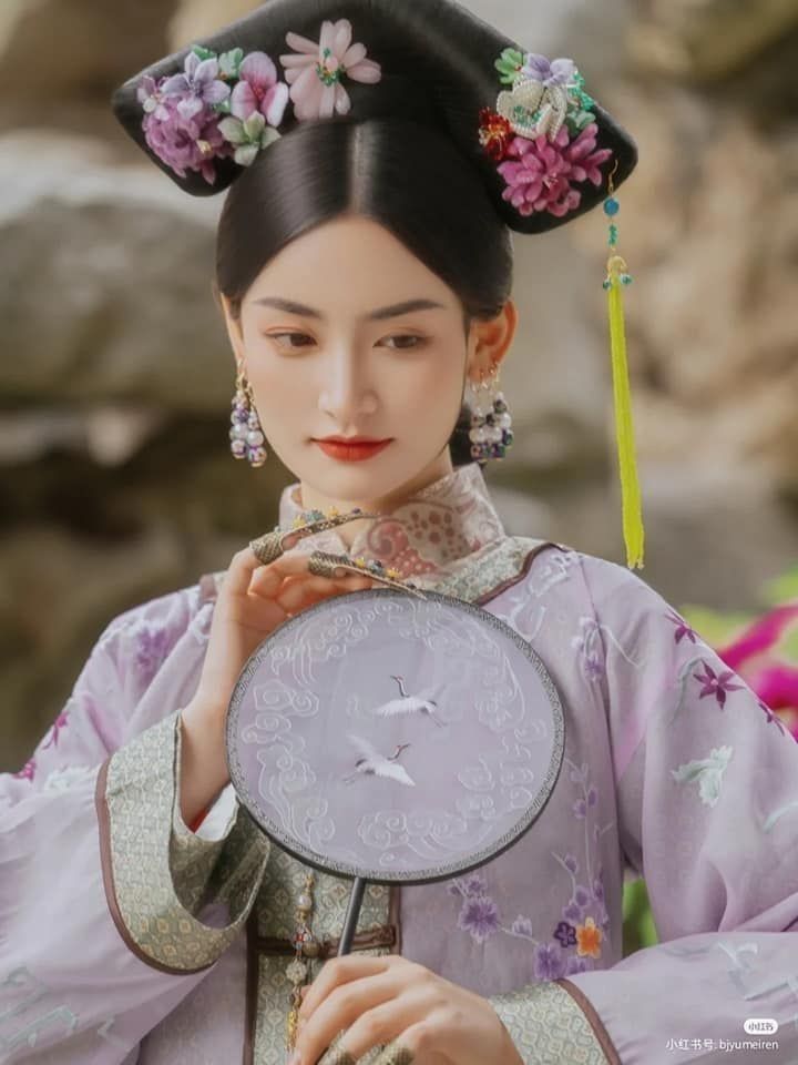 The Art of Mirror Collection:The Ethereal Beauty of Horseface Skirt in Traditional Chinese Fashion The Art of Mirror Collection:The Ethereal Beauty of Horseface Skirt in Traditional Chinese Fashion