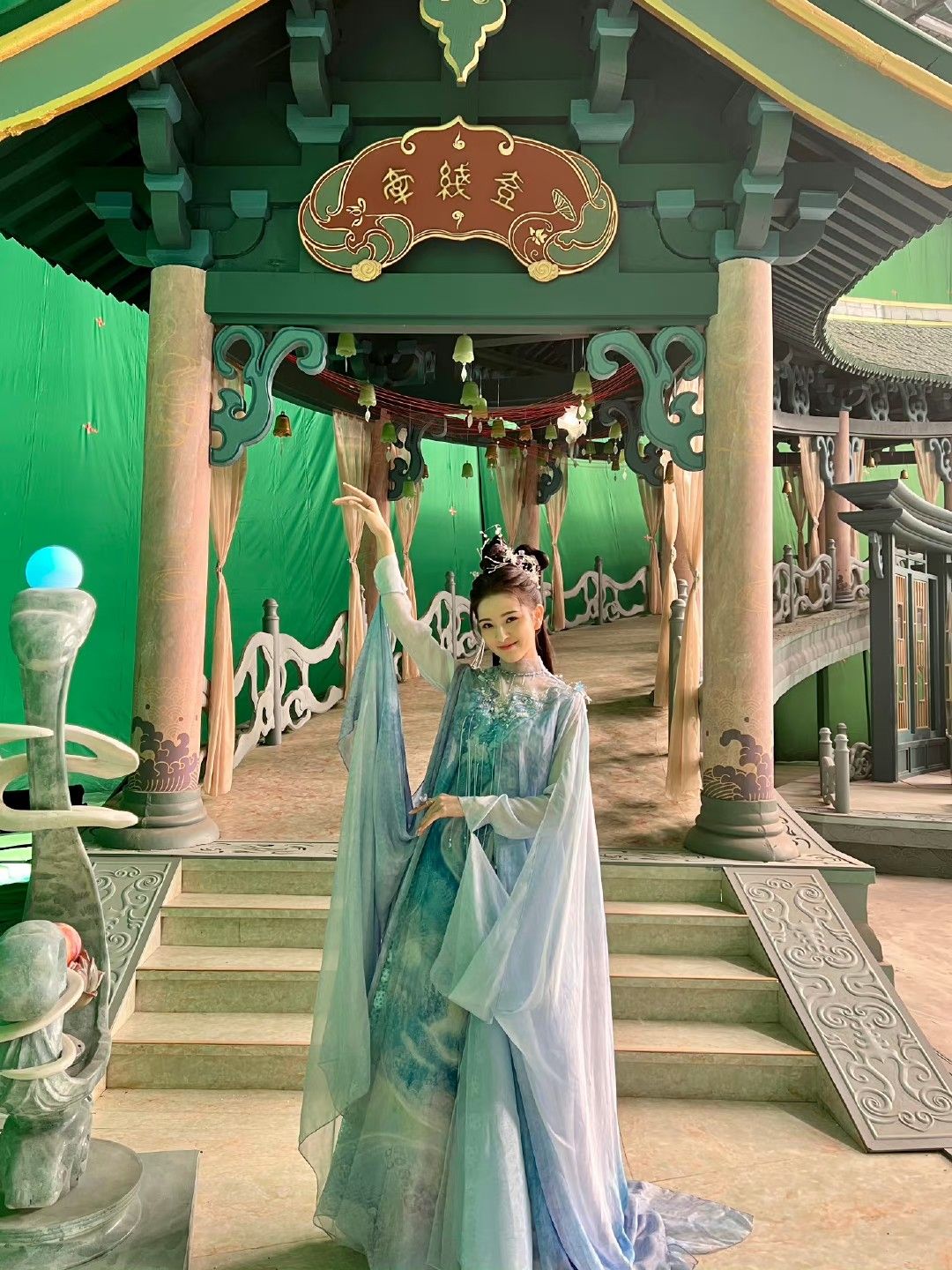 Embracing Modernity in Traditional Qipao:A Journey of Parent-Child Fashion Evolution